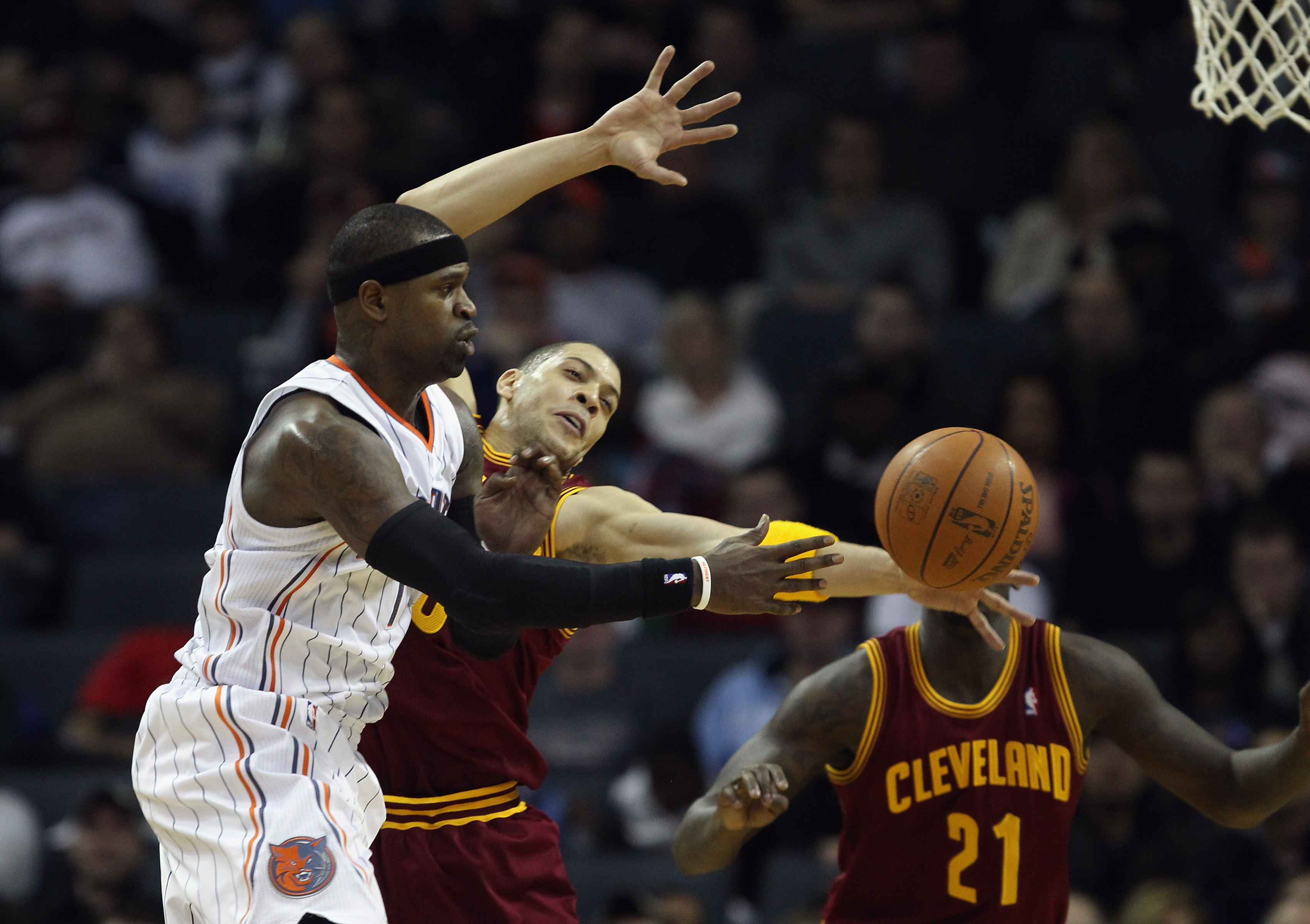 CHARLOTTE, NC - DECEMBER 29:  Anthony Parker #18 of the Cleveland Cavaliers tries to stop Stephen Jackson #1 of the Charlotte Bobcats during their game at Time Warner Cable Arena on December 29, 2010 in Charlotte, North Carolina. NOTE TO USER: User expres
