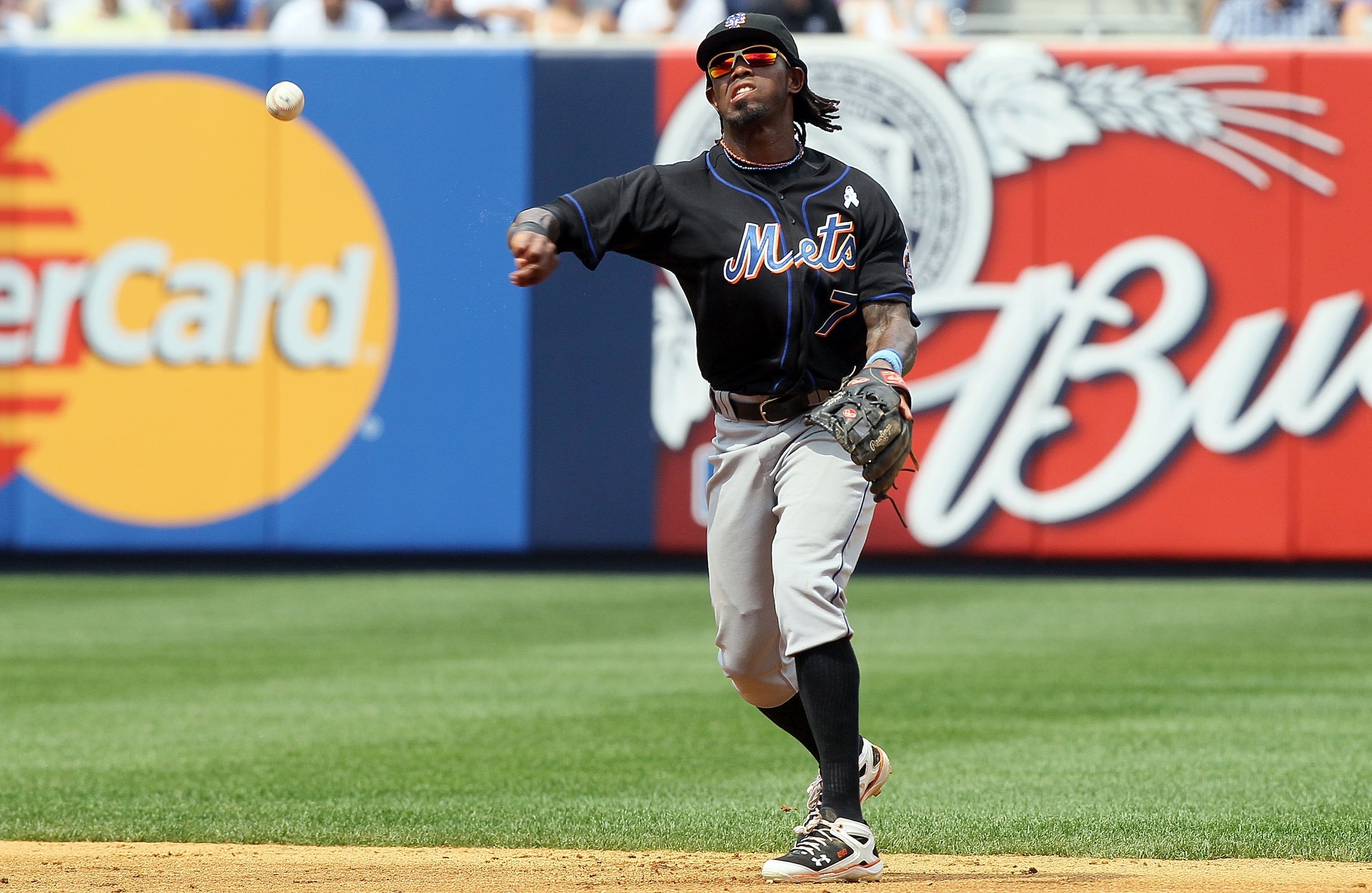 NEW YORK - JUNE 20:  Jose Reyes #7 of the New York Mets throws against the New York Yankees on June 20, 2010 at Yankee Stadium in the Bronx borough of New York City.  (Photo by Jim McIsaac/Getty Images)