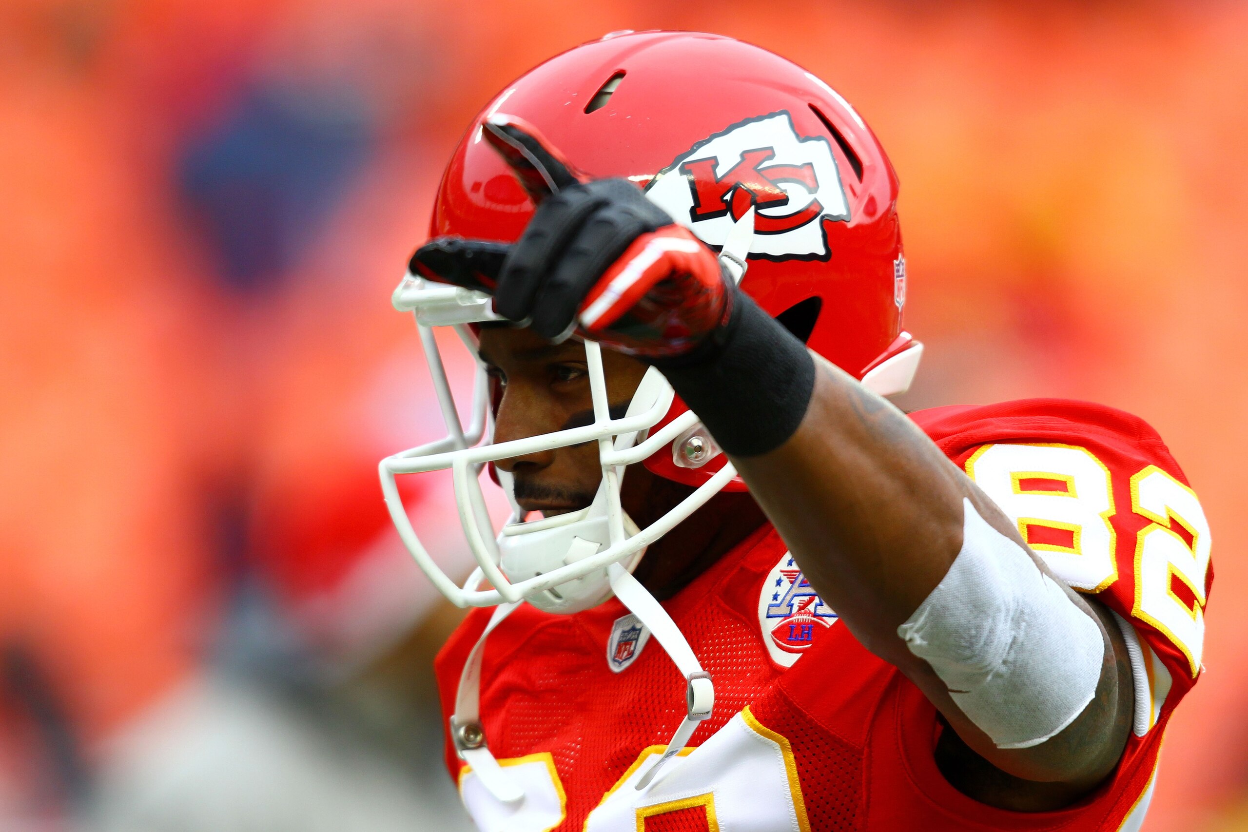 KANSAS CITY, MO - JANUARY 09:  Wide receiver Dwayne Bowe #82 of the Kansas City Chiefs warms up prior to playing the Baltimore Ravens in their 2011 AFC wild card playoff game at Arrowhead Stadium on January 9, 2011 in Kansas City, Missouri.  (Photo by Dil