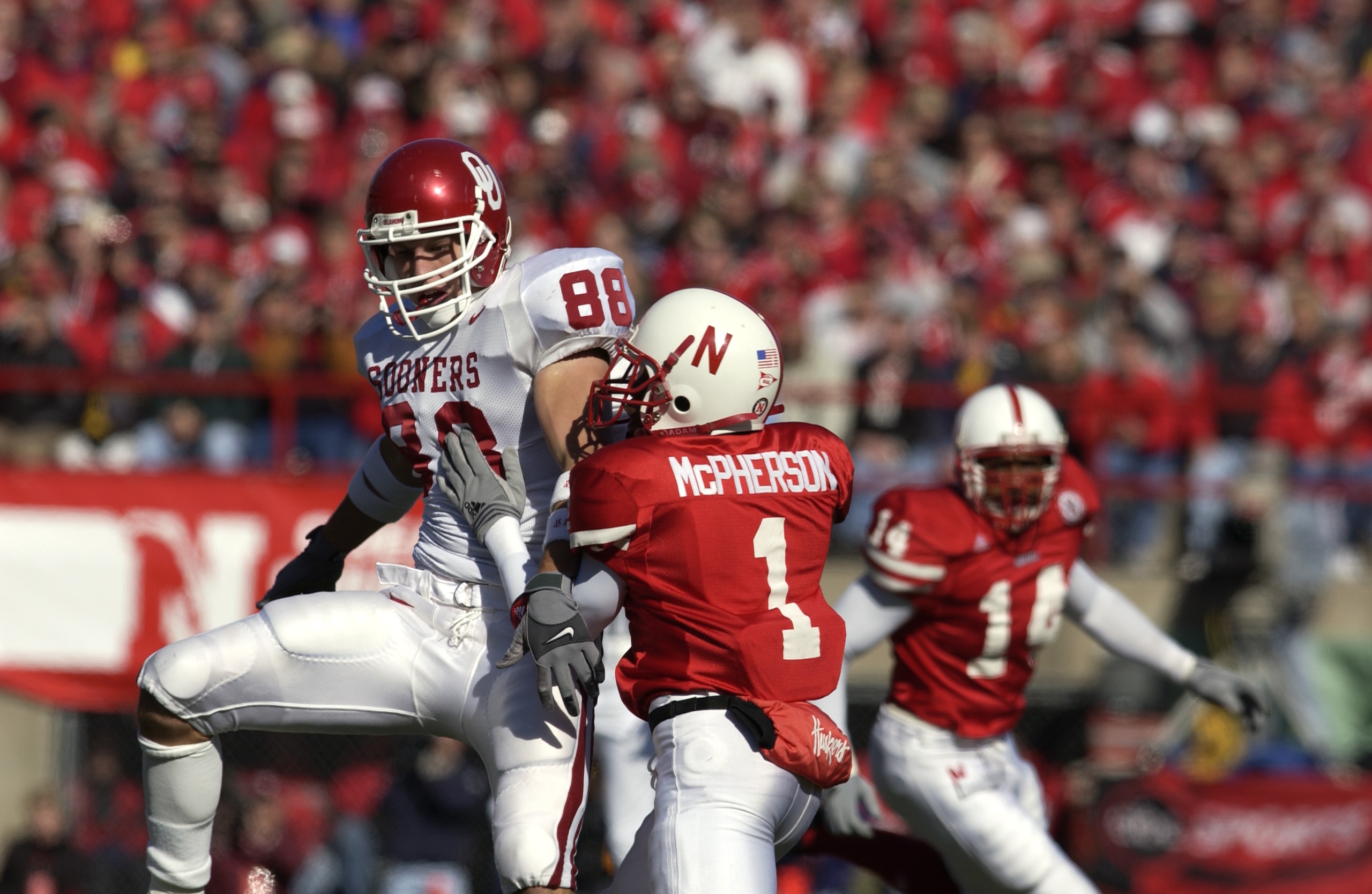 27 Oct 2001 : Trent Smith #88 of Oklahoma battles Lornell McPherson #1 of Nebraska during the game at Memorial Stadium in Lincoln, Nebraska. The Nebraska Cornhuskers won 20-10. DIGITAL IMAGE. Mandatory Credit: Elsa/Allsport