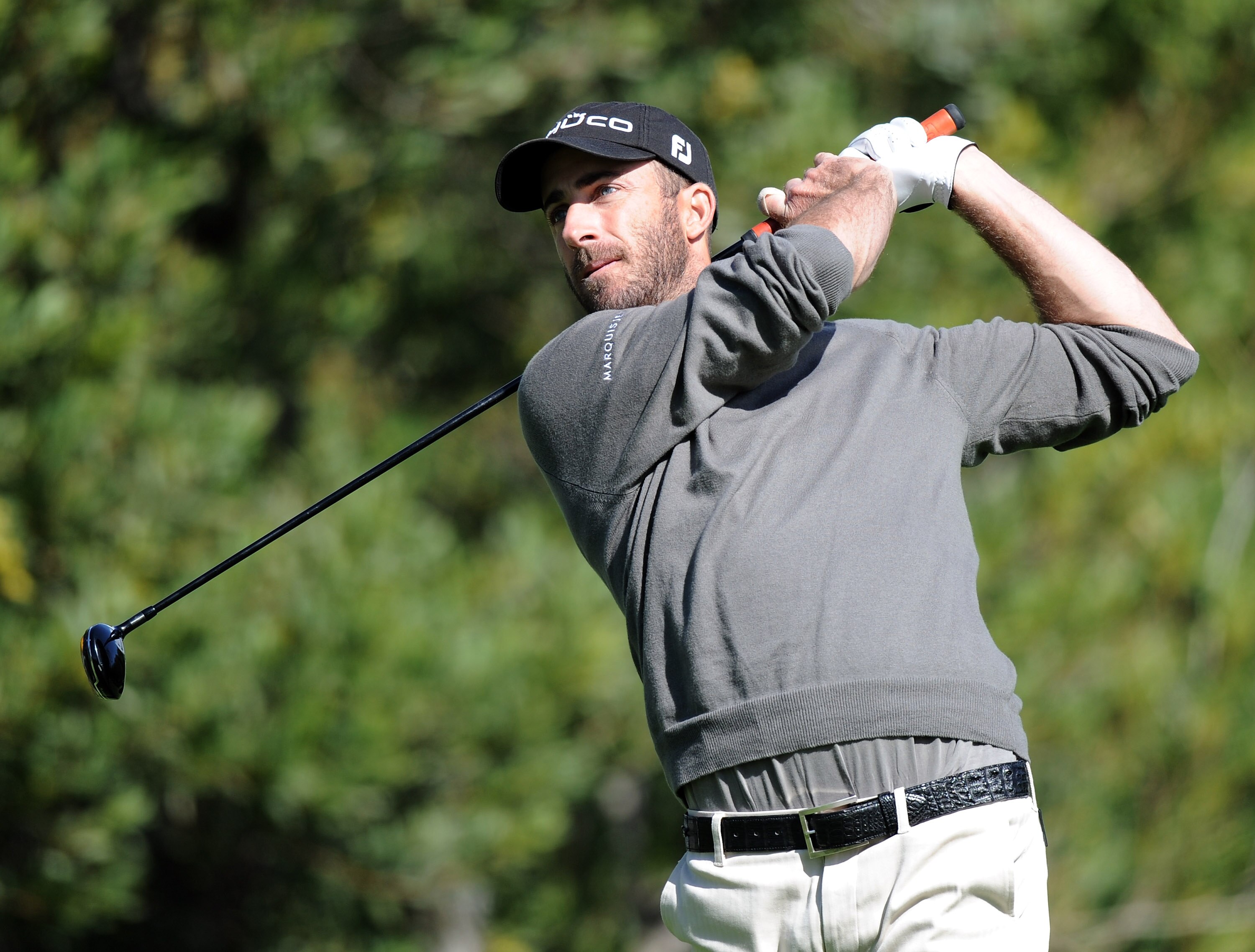 PACIFIC PALISADES, CA - FEBRUARY 19:  Geoff Ogilvy of Australia watches his tee shot on the third hole during the third round of the Northern Trust Open at the Riviera Contry Club on February 19, 2011 in Pacific Palisades, California.  (Photo by Harry How