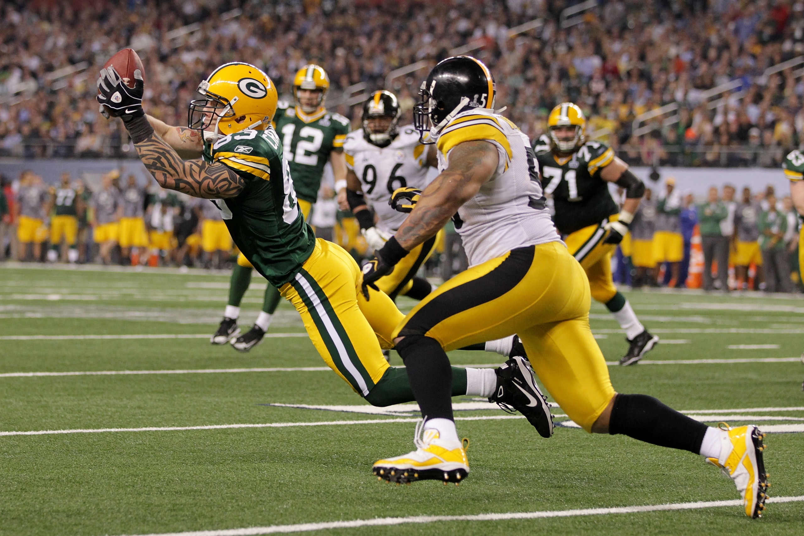 ARLINGTON, TX - FEBRUARY 06: Tom Crabtree #83 of the Green Bay Packers attempts to catch a ball infront of LaMarr Woodley #56 of the Pittsburgh Steelers during Super Bowl XLV at Cowboys Stadium on February 6, 2011 in Arlington, Texas. (Photo by Doug Pen ARLINGTON, TX - FEBRUARY 06: Tom Crabtree #83 of the Green Bay Packers attempts to catch a ball infront of LaMarr Woodley #56 of the Pittsburgh Steelers during Super Bowl XLV at Cowboys Stadium on February 6, 2011 in Arlington, Texas. (Photo by Doug Pen