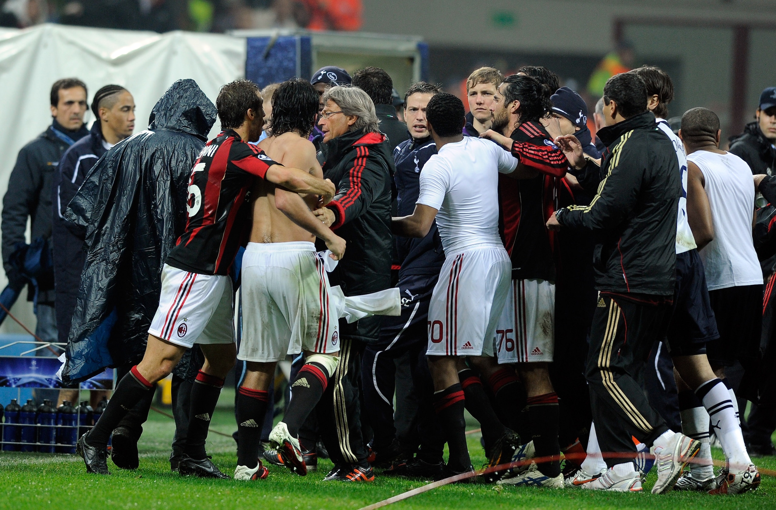 MILAN, ITALY - FEBRUARY 15:  Gennaro Gattuso of AC Milan reacts during the UEFA Champions League round of 16 first leg match between AC Milan and Tottenham Hotspur at Stadio Giuseppe Meazza on February 15, 2011 in Milan, Italy.  (Photo by Claudio Villa/Ge