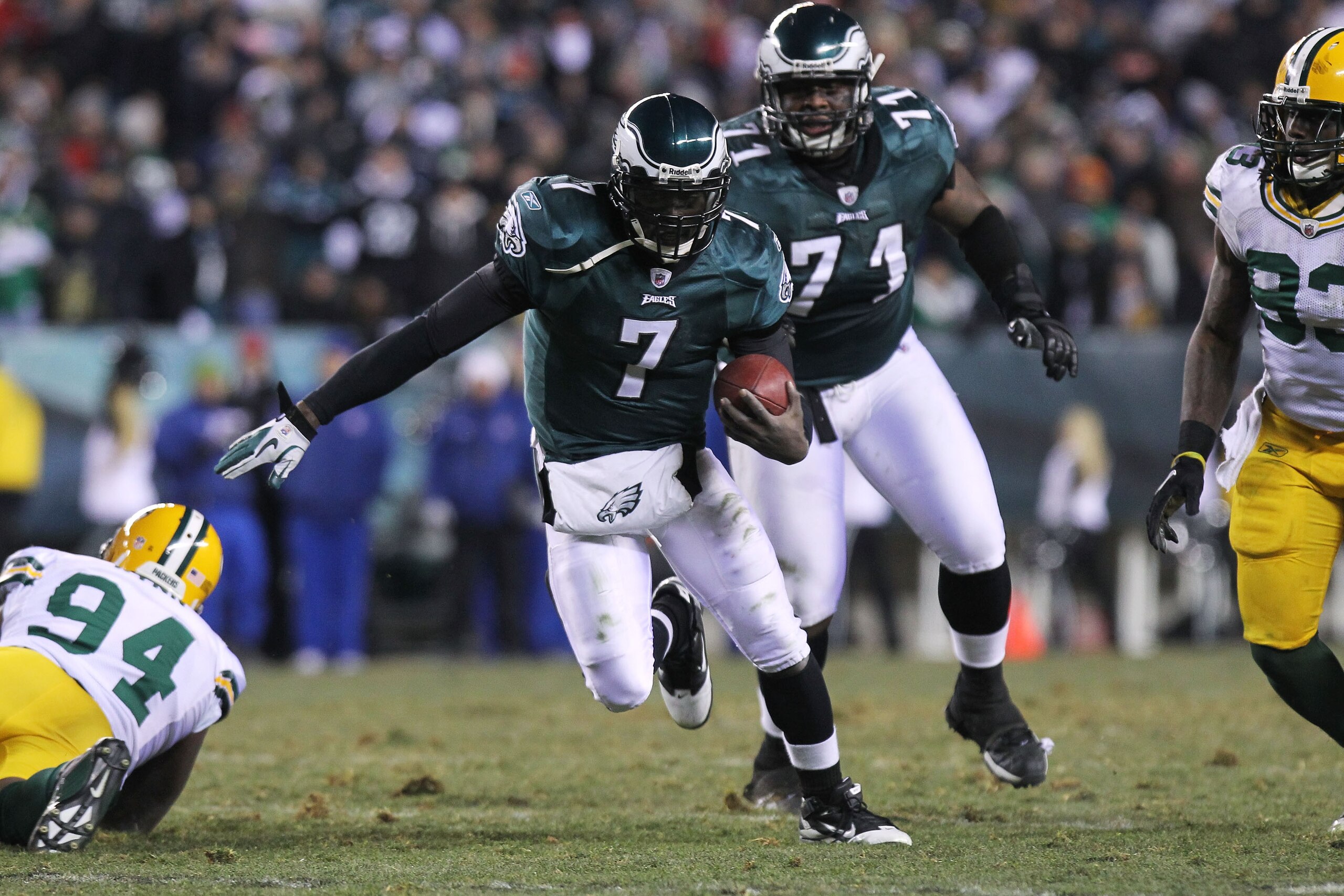 PHILADELPHIA, PA - JANUARY 09:  Michael Vick #7 of the Philadelphia Eagles runs down field against Jarius Wynn #94 of the Green Bay Packers during the 2011 NFC wild card playoff game at Lincoln Financial Field on January 9, 2011 in Philadelphia, Pennsylva