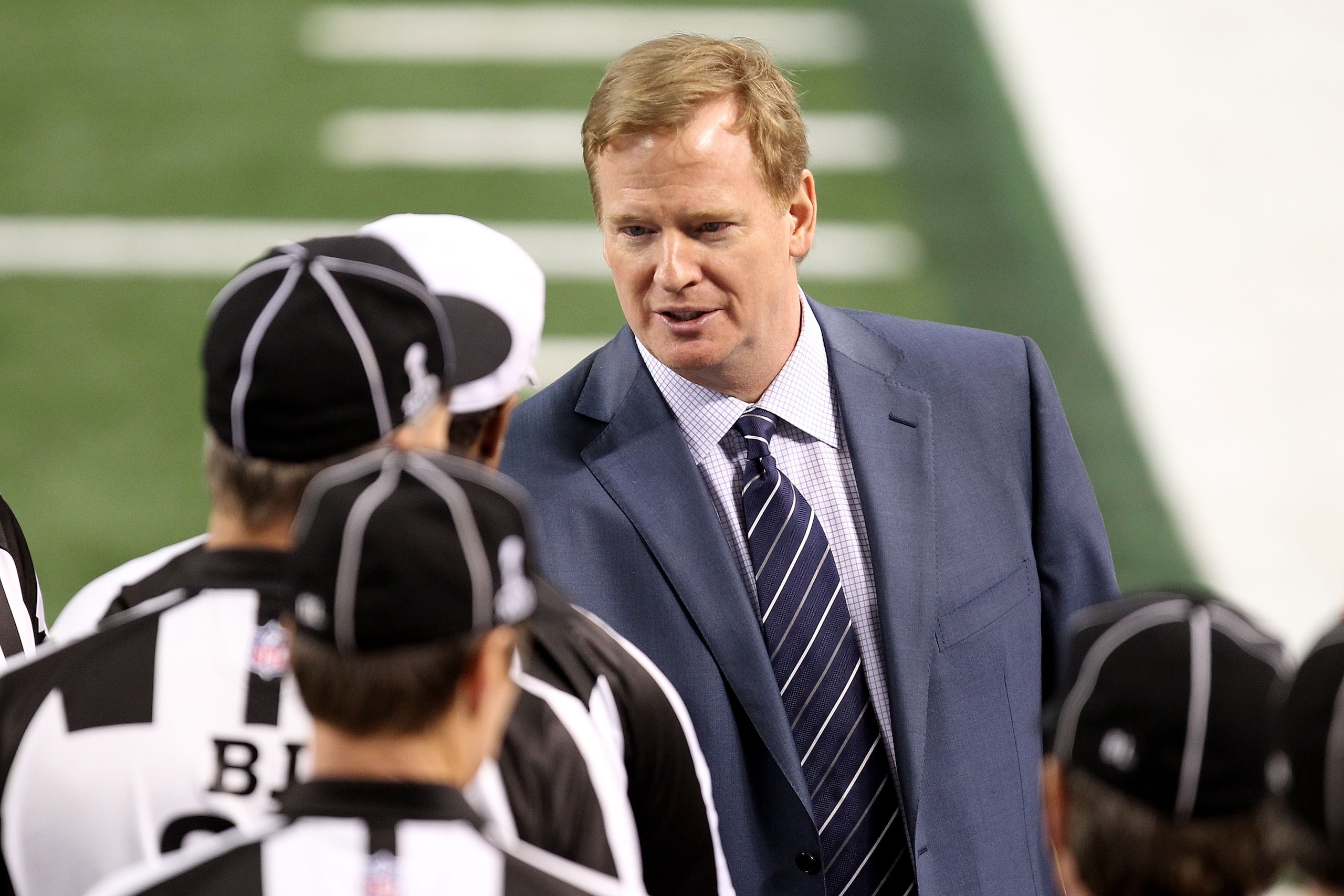 ARLINGTON, TX - FEBRUARY 06: NFL Commissioner Roger Goodell (R) speaks with Head Referee Walk Anderson during Super Bowl XLV at Cowboys Stadium on February 6, 2011 in Arlington, Texas.  (Photo by Mike Ehrmann/Getty Images)