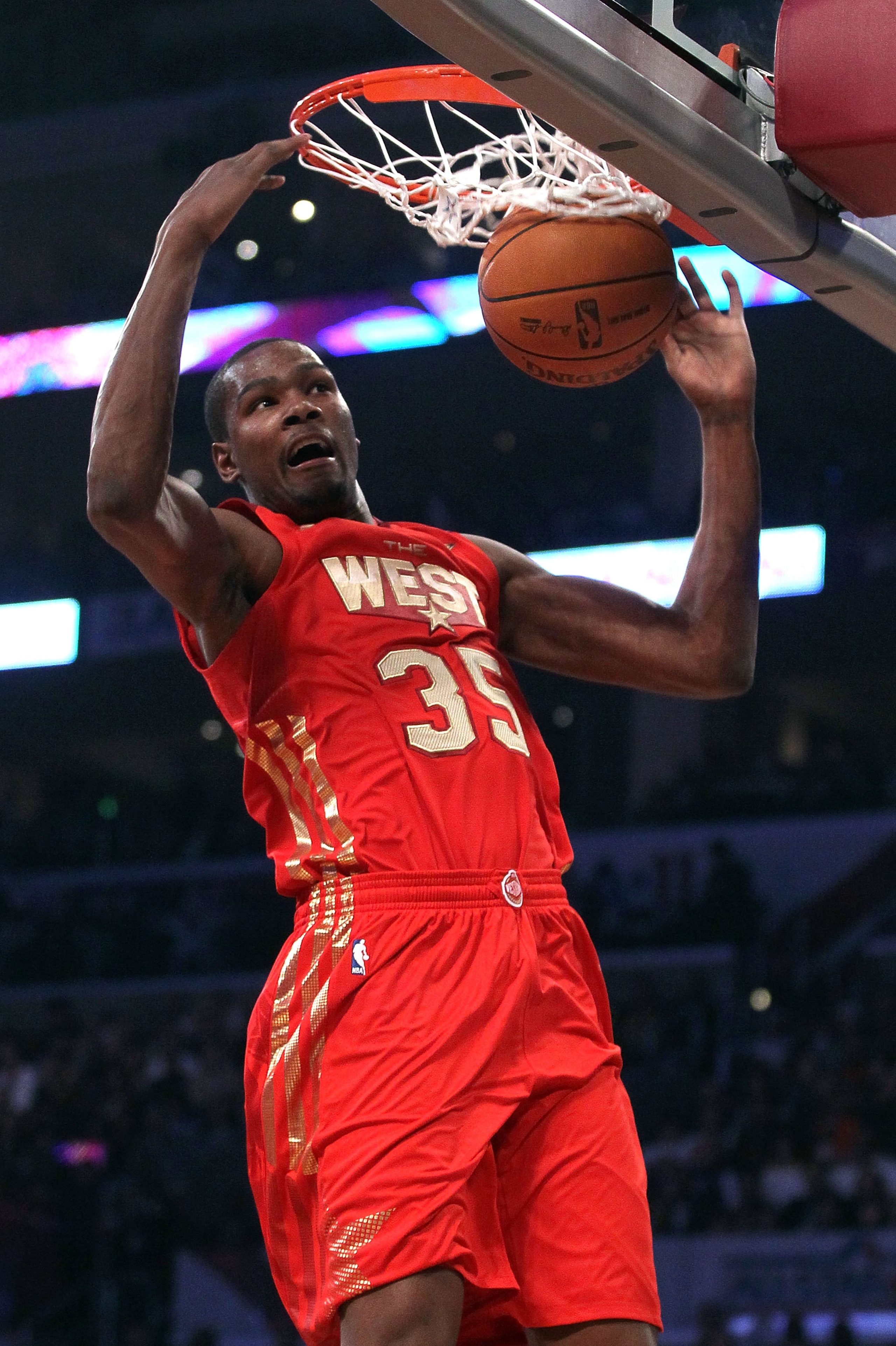 LOS ANGELES, CA - FEBRUARY 20:  Kevin Durant #35 of the Oklahoma City Thunder and the Western Conference dunks the ball in the first quarter in the 2011 NBA All-Star Game at Staples Center on February 20, 2011 in Los Angeles, California. NOTE TO USER: Use