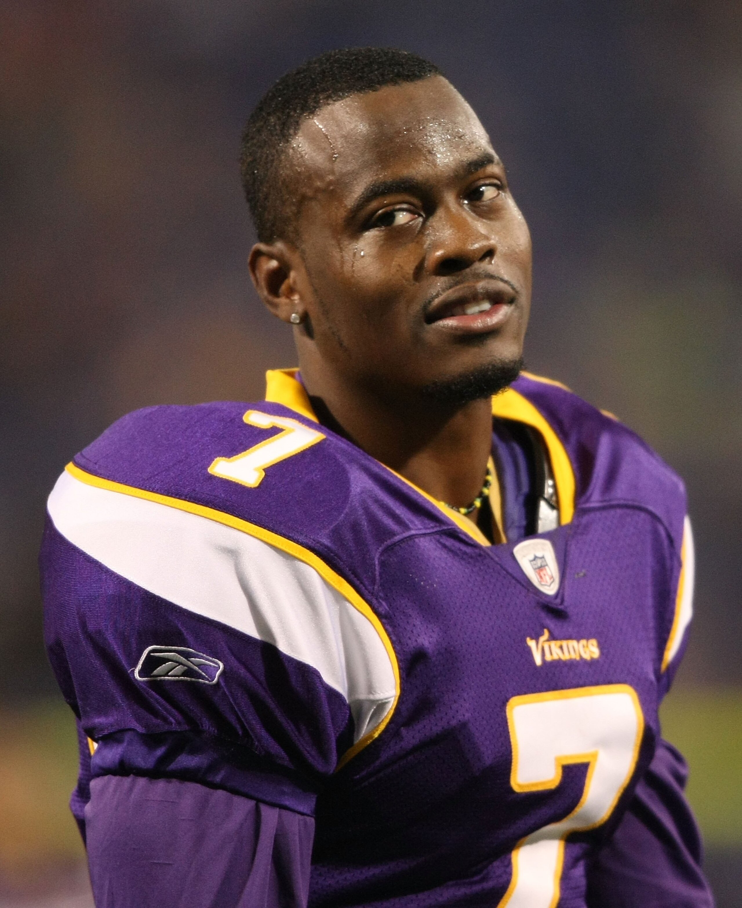 MINNEAPOLIS - NOVEMBER 22:  Tarvaris Jackson #7 of the Minnesota Vikings on the sideline against the Seattle Seahawks at Hubert H. Humphrey Metrodome on November 22, 2009 in Minneapolis, Minnesota.  (Photo by Nick Laham/Getty Images)