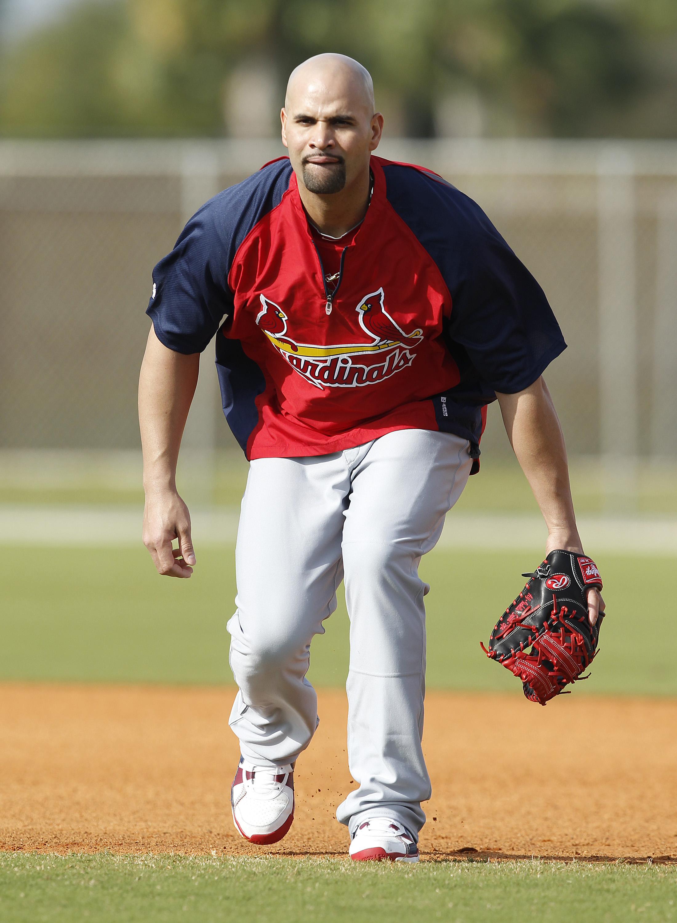 Adam Wainwright of the St. Louis Cardinals reacts after giving up two  News Photo - Getty Images