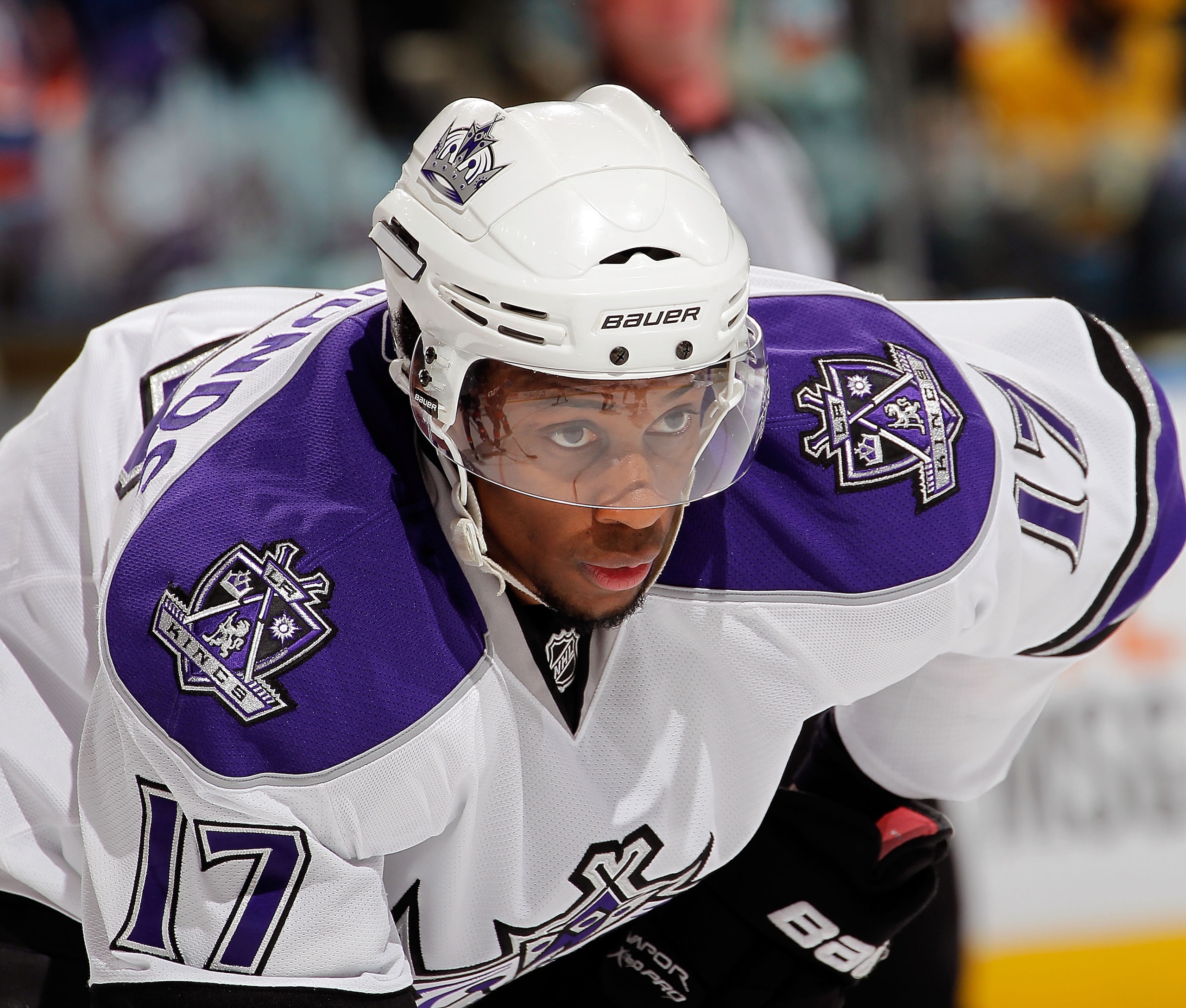 UNIONDALE, NY - FEBRUARY 19:  Wayne Simmonds #17 of the Los Angeles Kings waits for a faceoff during an NHL hockey game against the New York Islanders at the Nassau Coliseum on February 19, 2011 in Uniondale, New York.  (Photo by Paul Bereswill/Getty Imag