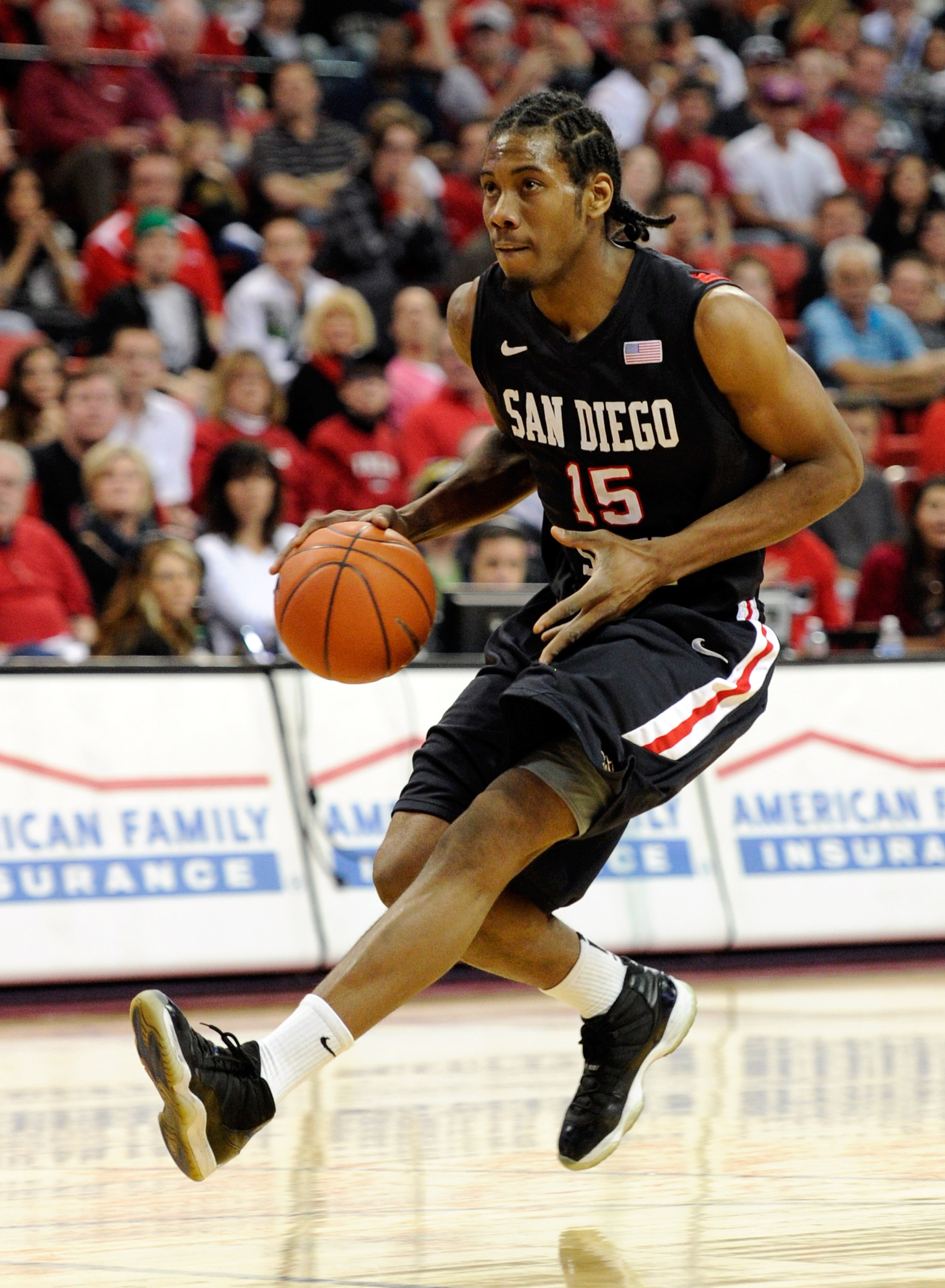 LAS VEGAS, NV - FEBRUARY 12: Kawhi Leonard #15 of the San Diego State Aztecs brings the ball up the court against the UNLV Rebels during their game at the Thomas & Mack Center February 12, 2011 in Las Vegas, Nevada. San Diego State won 63-57. (Photo by LAS VEGAS, NV - FEBRUARY 12: Kawhi Leonard #15 of the San Diego State Aztecs brings the ball up the court against the UNLV Rebels during their game at the Thomas & Mack Center February 12, 2011 in Las Vegas, Nevada. San Diego State won 63-57. (Photo by