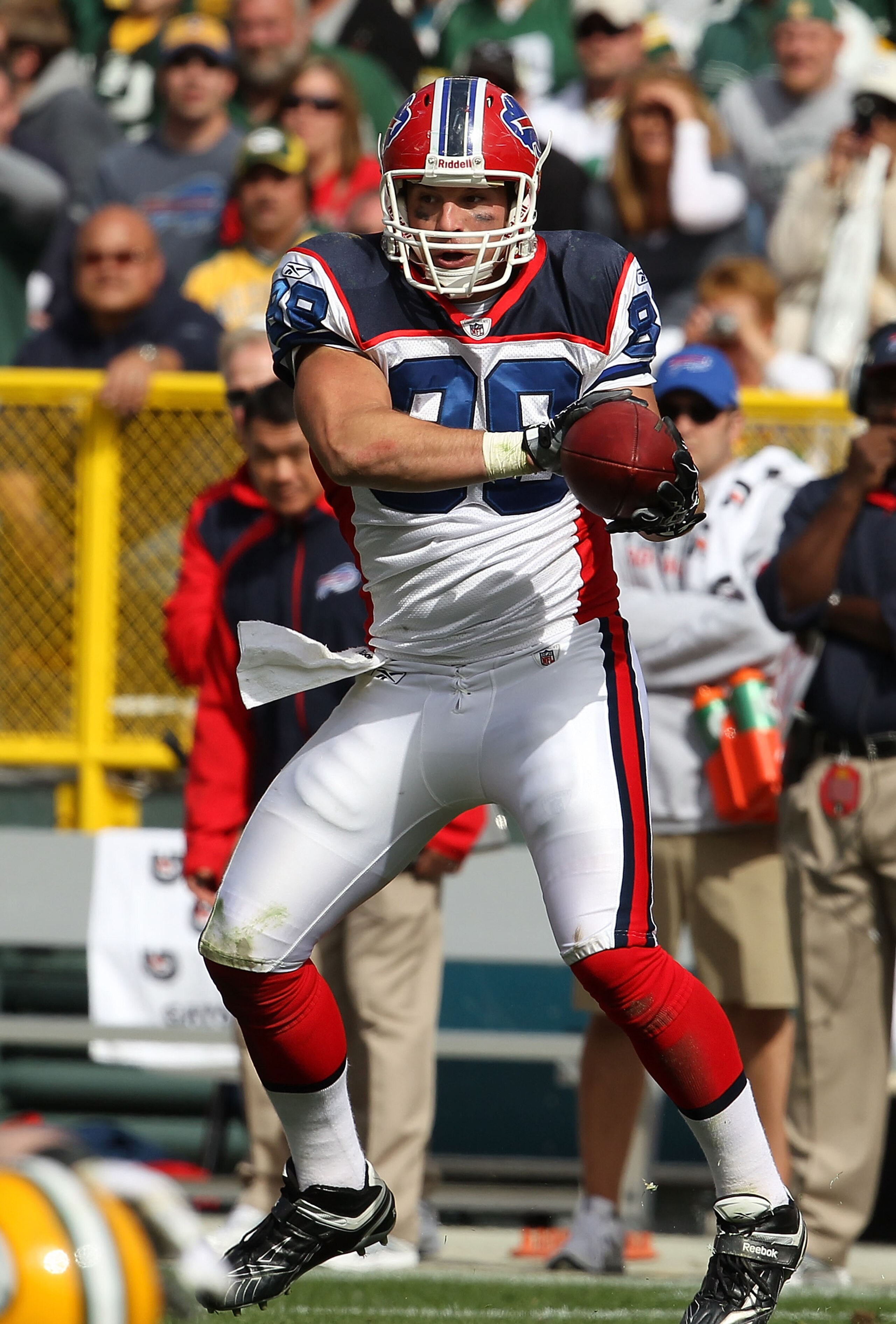 GREEN BAY, WI - SEPTEMBER 19: Jonathan Stupar #88 of the Buffalo Bills catches a pass against the Green Bay Packers at Lambeau Field on September 19, 2010 in Green Bay, Wisconsin. The Packers defeated the Bills 34-7. (Photo by Jonathan Daniel/Getty Images