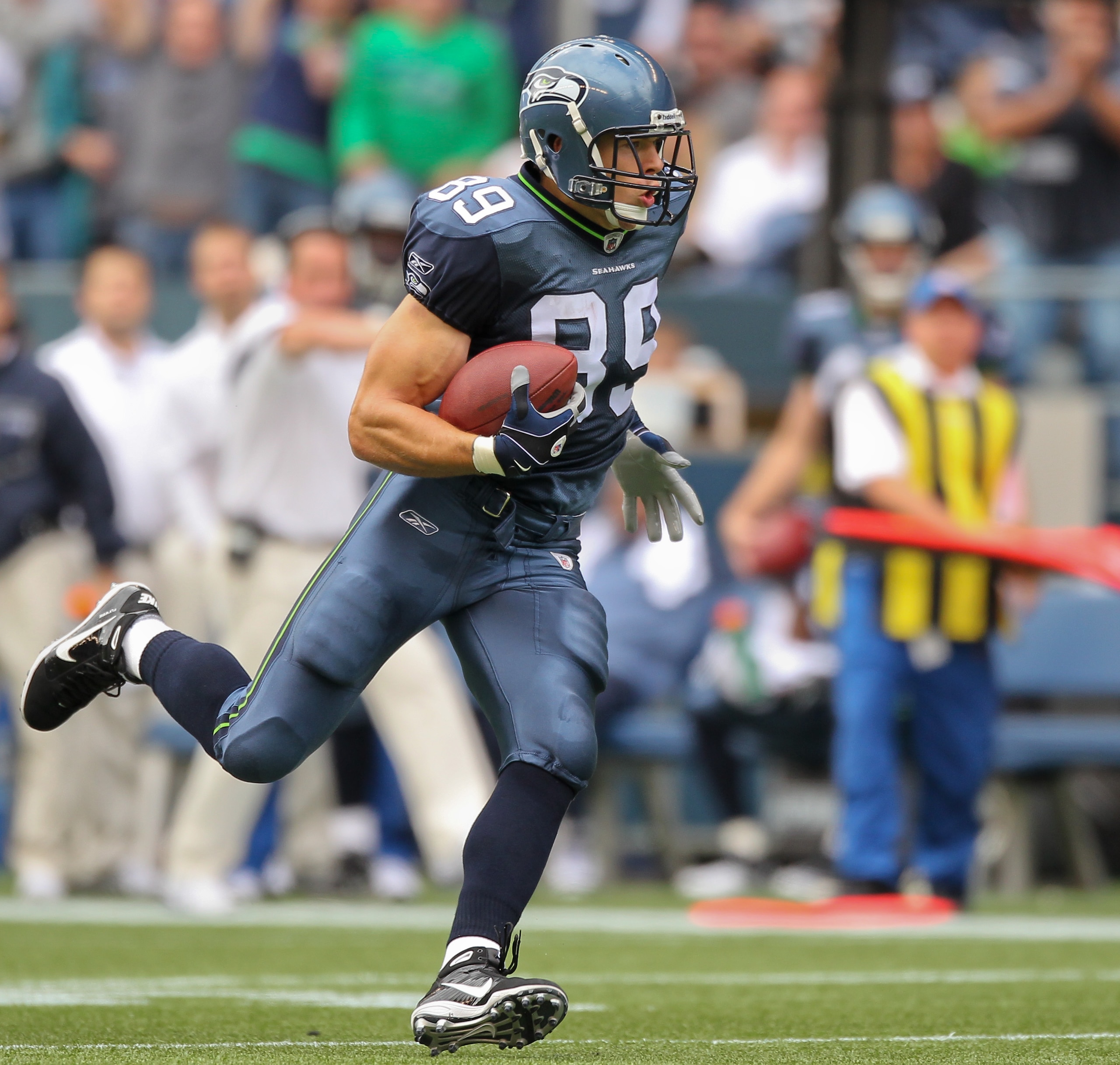 SEATTLE - SEPTEMBER 26:  Tight end John Carlson #89 of the Seattle Seahawks rushes against the San Diego Chargers at Qwest Field on September 26, 2010 in Seattle, Washington. (Photo by Otto Greule Jr/Getty Images)