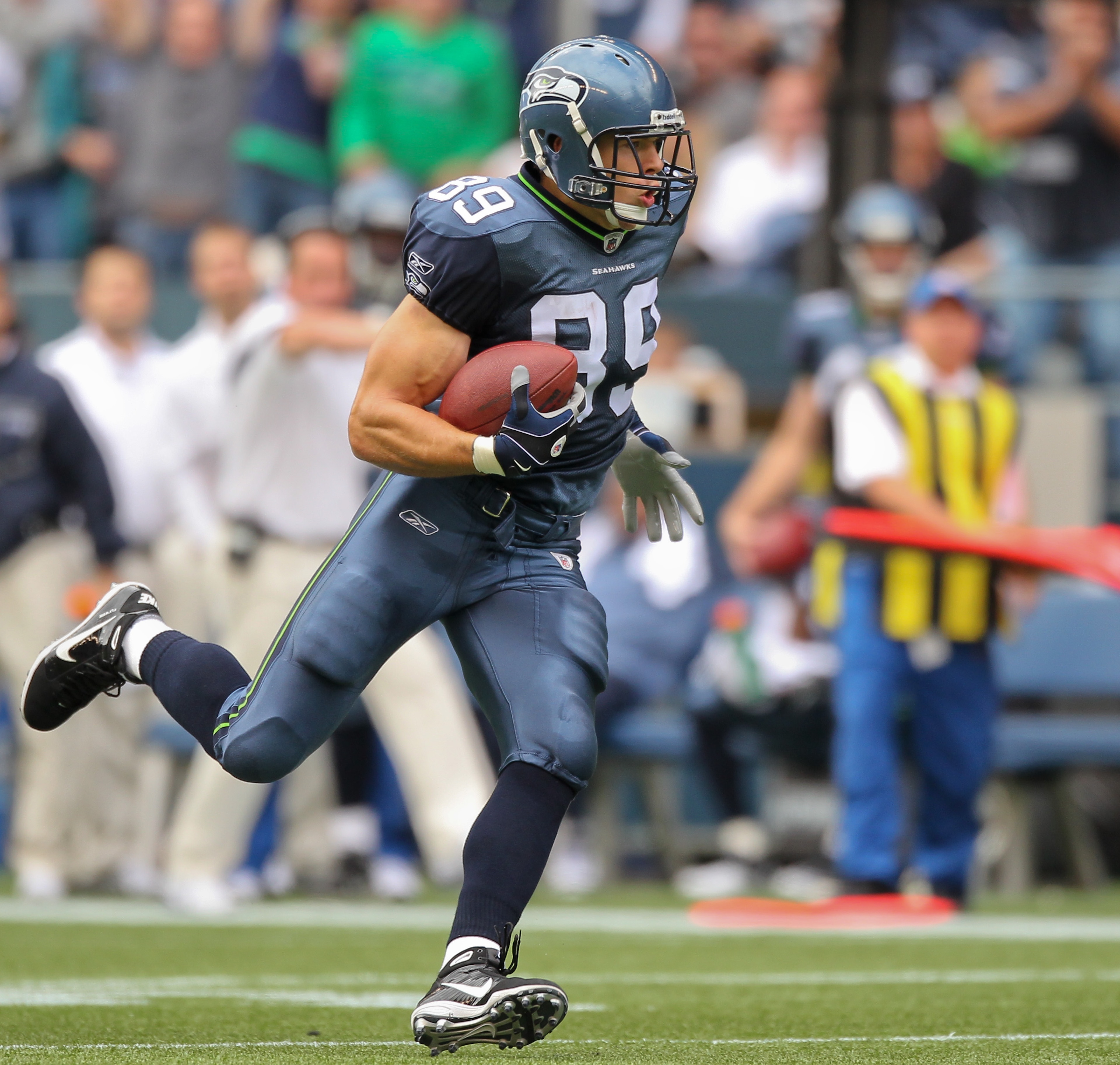 SEATTLE - SEPTEMBER 26: Tight end John Carlson #89 of the Seattle Seahawks rushes against the San Diego Chargers at Qwest Field on September 26, 2010 in Seattle, Washington. (Photo by Otto Greule Jr/Getty Images) SEATTLE - SEPTEMBER 26: Tight end John Carlson #89 of the Seattle Seahawks rushes against the San Diego Chargers at Qwest Field on September 26, 2010 in Seattle, Washington. (Photo by Otto Greule Jr/Getty Images)