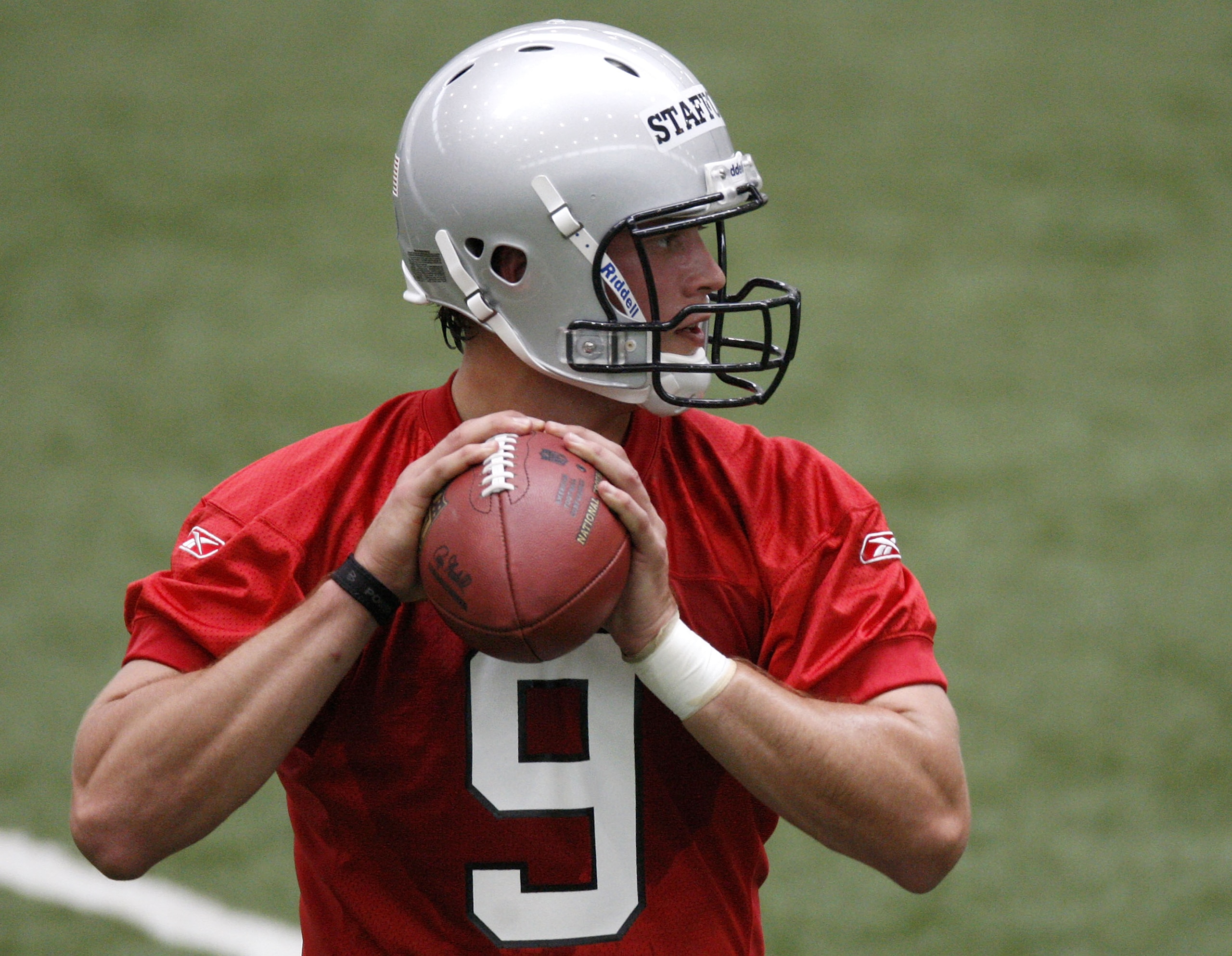 ALLEN PARK, MI - MAY 01:  Matt Stafford #9 of the Detroit Lions throws during rookie orientation camp at the Detroit Lions Headquarters and Training Facility on May 1, 2009 in Allen Park, Michigan.  (Photo by Gregory Shamus/Getty Images)