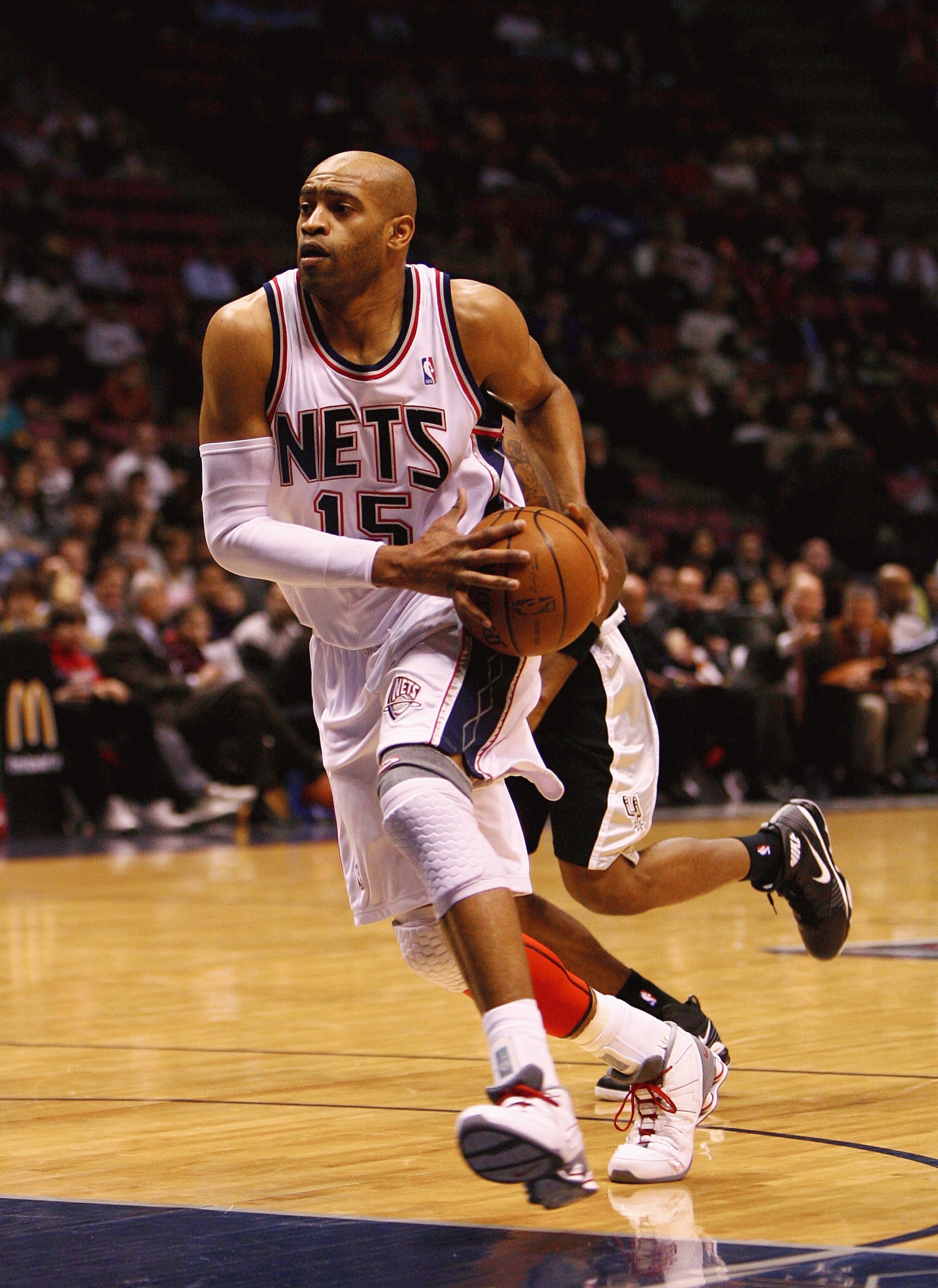 EAST RUTHERFORD, NJ - FEBRUARY 10:  Vince Carter #15 of the New Jersey Nets drives to the basket against the San Antonio Spurs during their game on February 10, 2009 at The Izod Center in East Rutherford, New Jersey.  NOTE TO USER: User expressly acknowle
