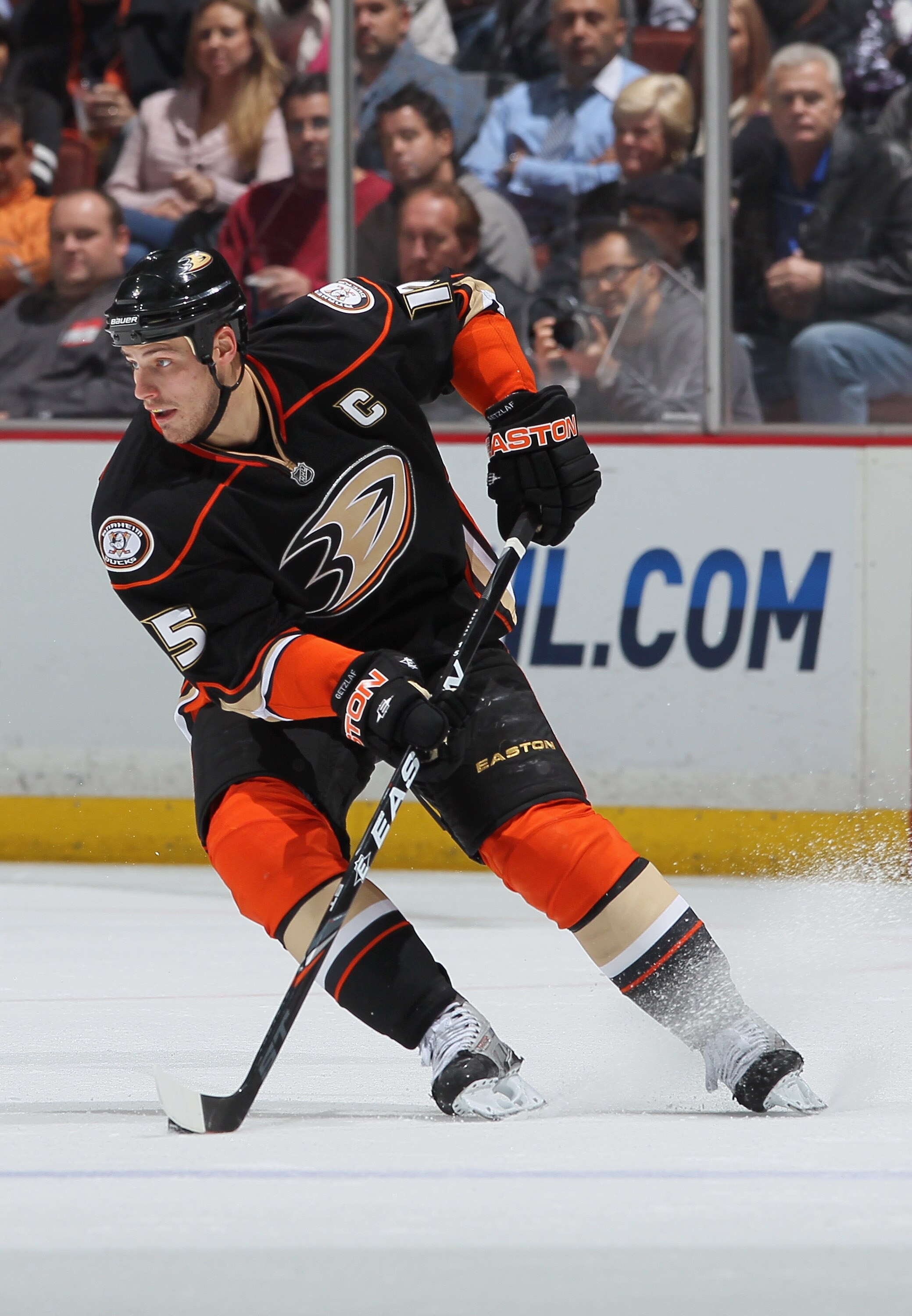 ANAHEIM, CA - DECEMBER 10:  Ryan Getzlaf #15 of the Anaheim Ducks skates against the Calgary Flames at the Honda Center on December 10, 2010 in Anaheim, California.  (Photo by Jeff Gross/Getty Images)
