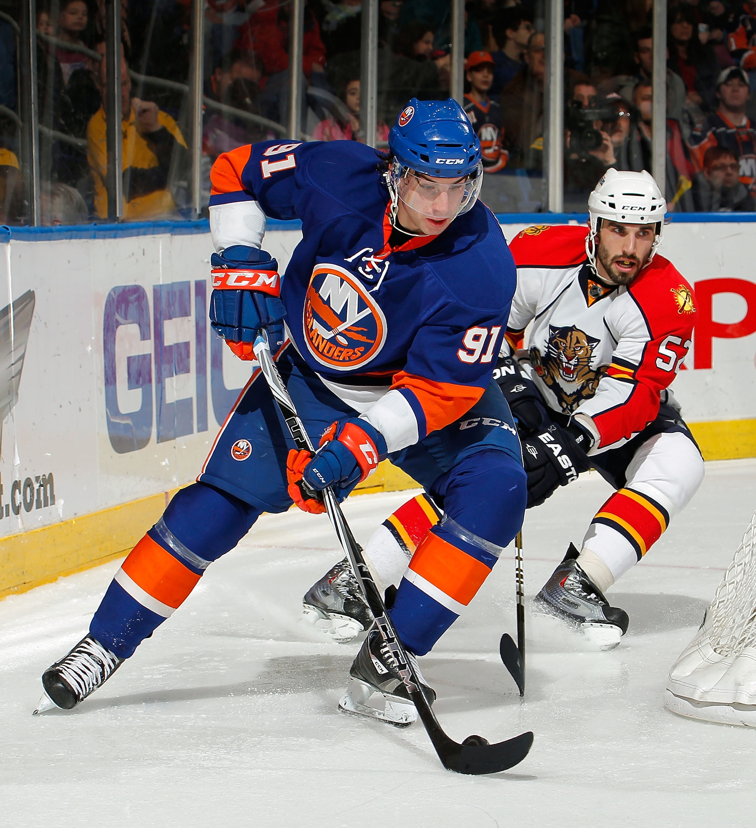 UNIONDALE, NY - FEBRUARY 21: John Tavares #91 of the New York Islanders skates during an NHL hockey game against the Florida Panthers at the Nassau Coliseum on February 21, 2011 in Uniondale, New York. (Photo by Paul Bereswill/Getty Images) UNIONDALE, NY - FEBRUARY 21: John Tavares #91 of the New York Islanders skates during an NHL hockey game against the Florida Panthers at the Nassau Coliseum on February 21, 2011 in Uniondale, New York. (Photo by Paul Bereswill/Getty Images)