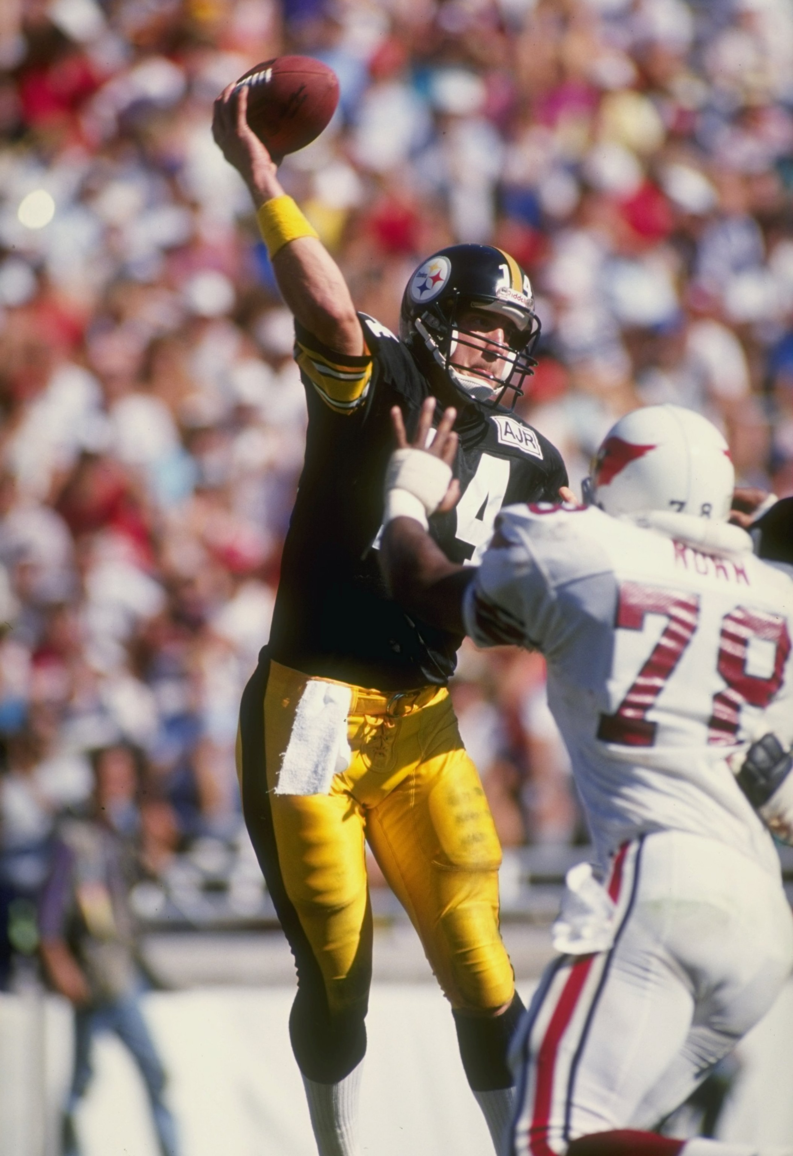 9 Oct 1988:  Quarterback Todd Blackledge of the Pittsburgh Steelers in action during a game against the Phoenix Cardinals at Sun Devil Stadium in Tempe, Arizona.  The Cardinals won the game 31-14. Mandatory Credit: Tim de Frisco  /Allsport