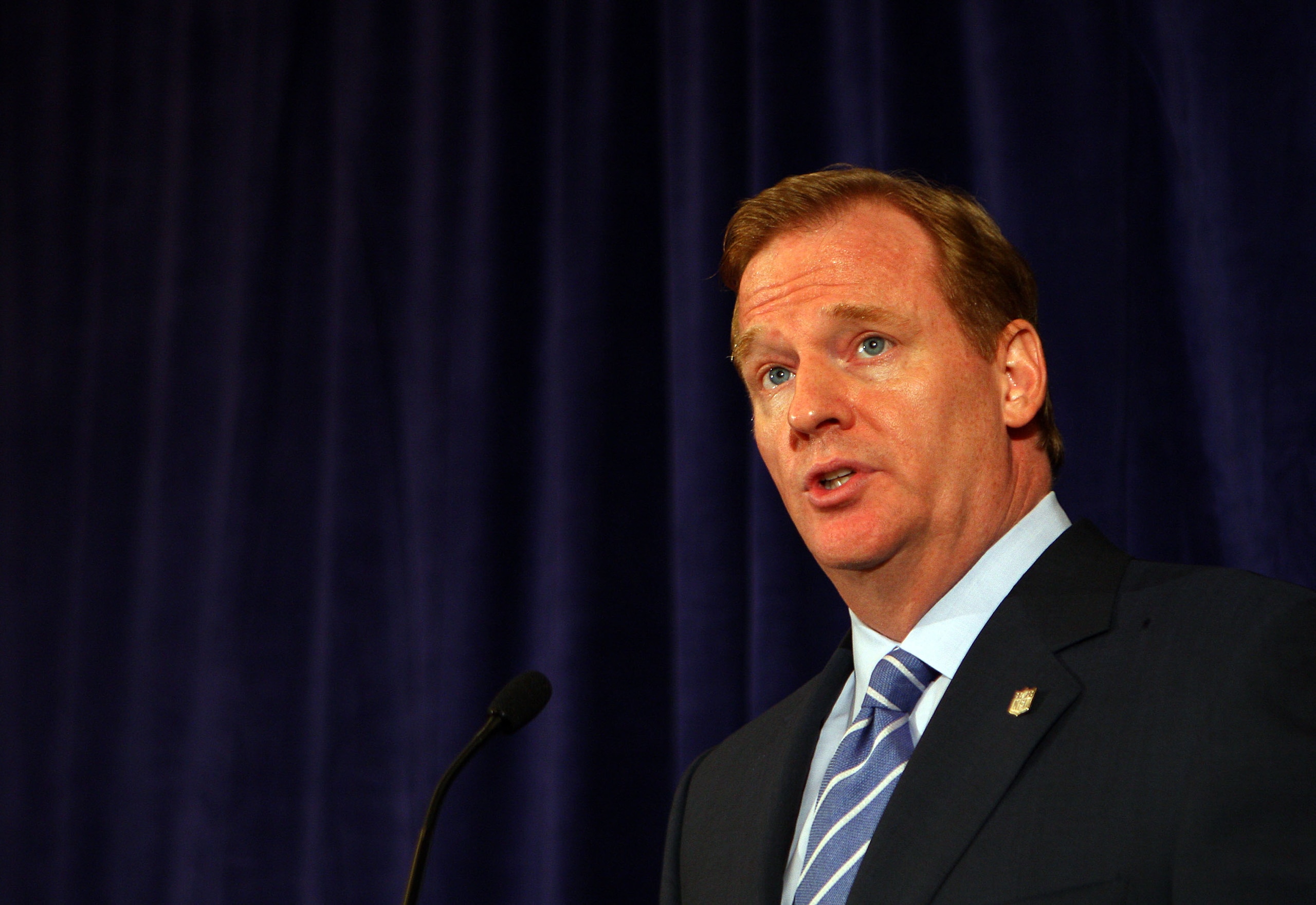 NEW YORK - JULY 27:  NFL Commissioner Roger Goodell answers questions from the media after reinstating Michael Vick on a conditional basis on July 27, 2009 at the InterContinental Hotel in New York City.  (Photo by Mike Stobe/Getty Images)