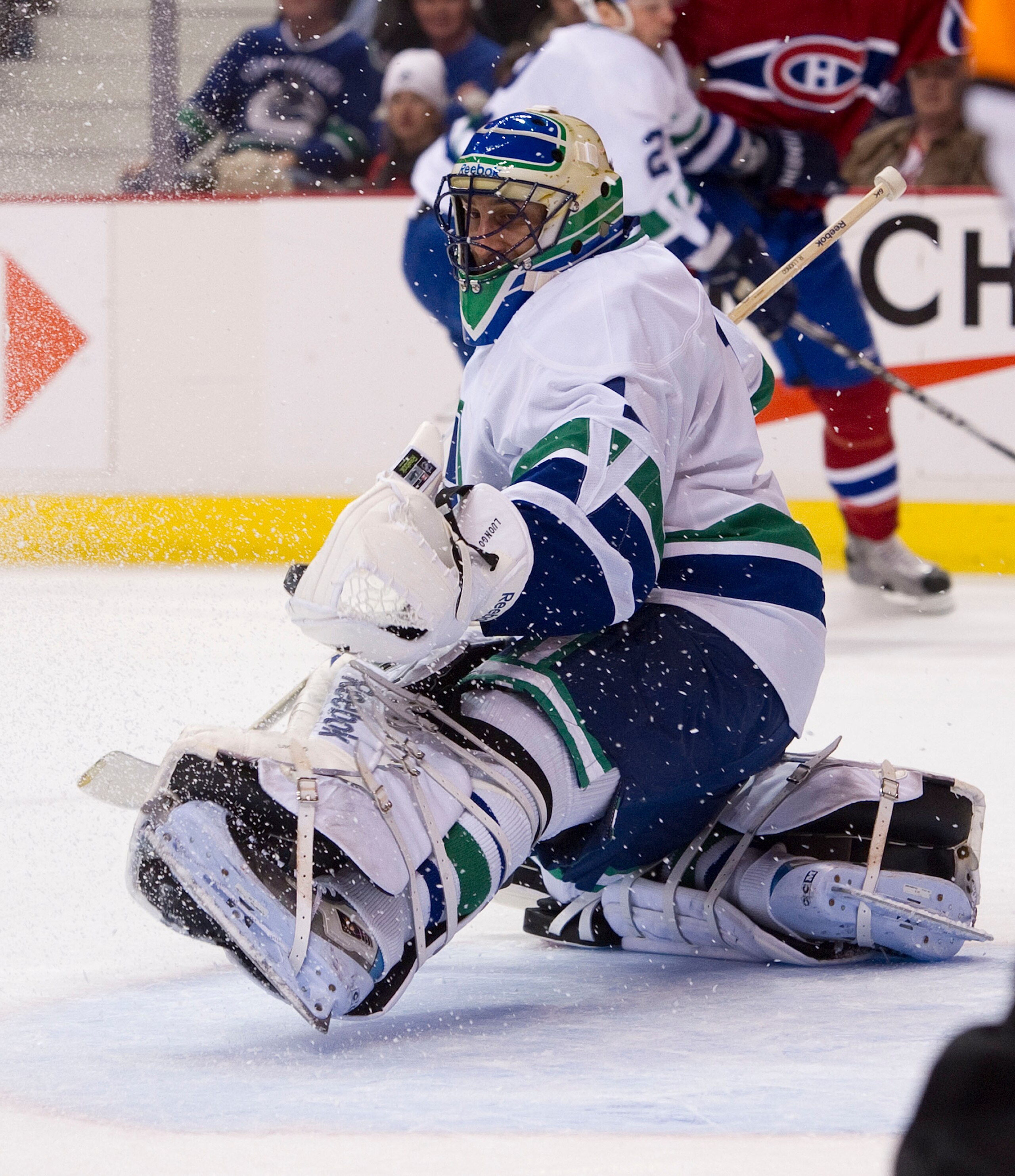 VANCOUVER, CANADA - FEBRUARY 22: Goalie Roberto Luongo #1 of the Vancouver Canucks makes a glove save against the Montreal Canadiens during the first period in NHL action on February 22, 2011 at Rogers Arena in Vancouver, British Columbia, Canada. (Photo VANCOUVER, CANADA - FEBRUARY 22: Goalie Roberto Luongo #1 of the Vancouver Canucks makes a glove save against the Montreal Canadiens during the first period in NHL action on February 22, 2011 at Rogers Arena in Vancouver, British Columbia, Canada. (Photo