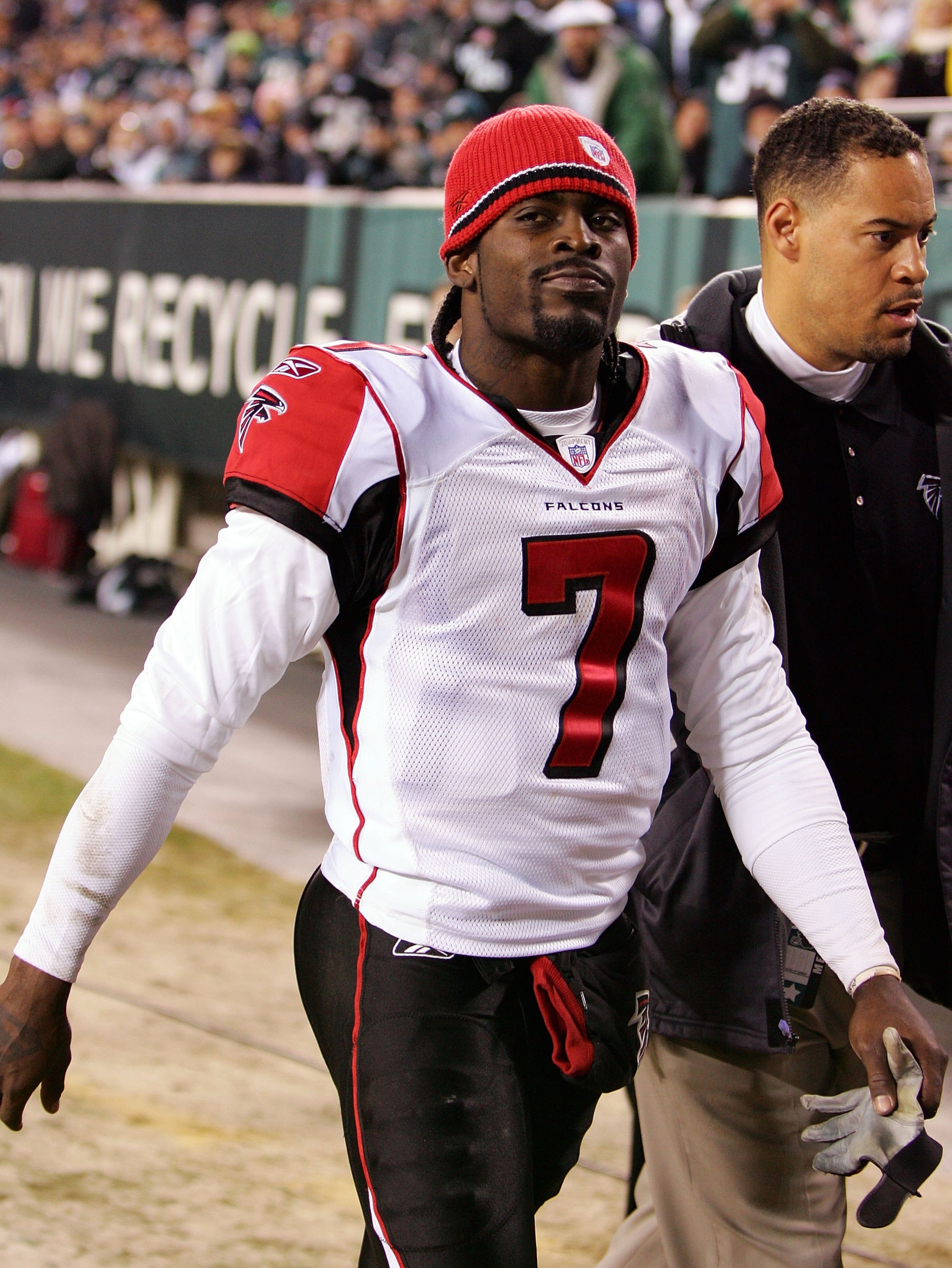 PHILADELPHIA - DECEMBER 31:  Michael Vick #7 of the Atlanta Falcons leaves the game in the third quarter during NFL action against the Philadelphia Eagles December 31, 2006 at Lincoln Financial Field in Philadelphia, Pennsylvania.  (Photo by Jim McIsaac/G