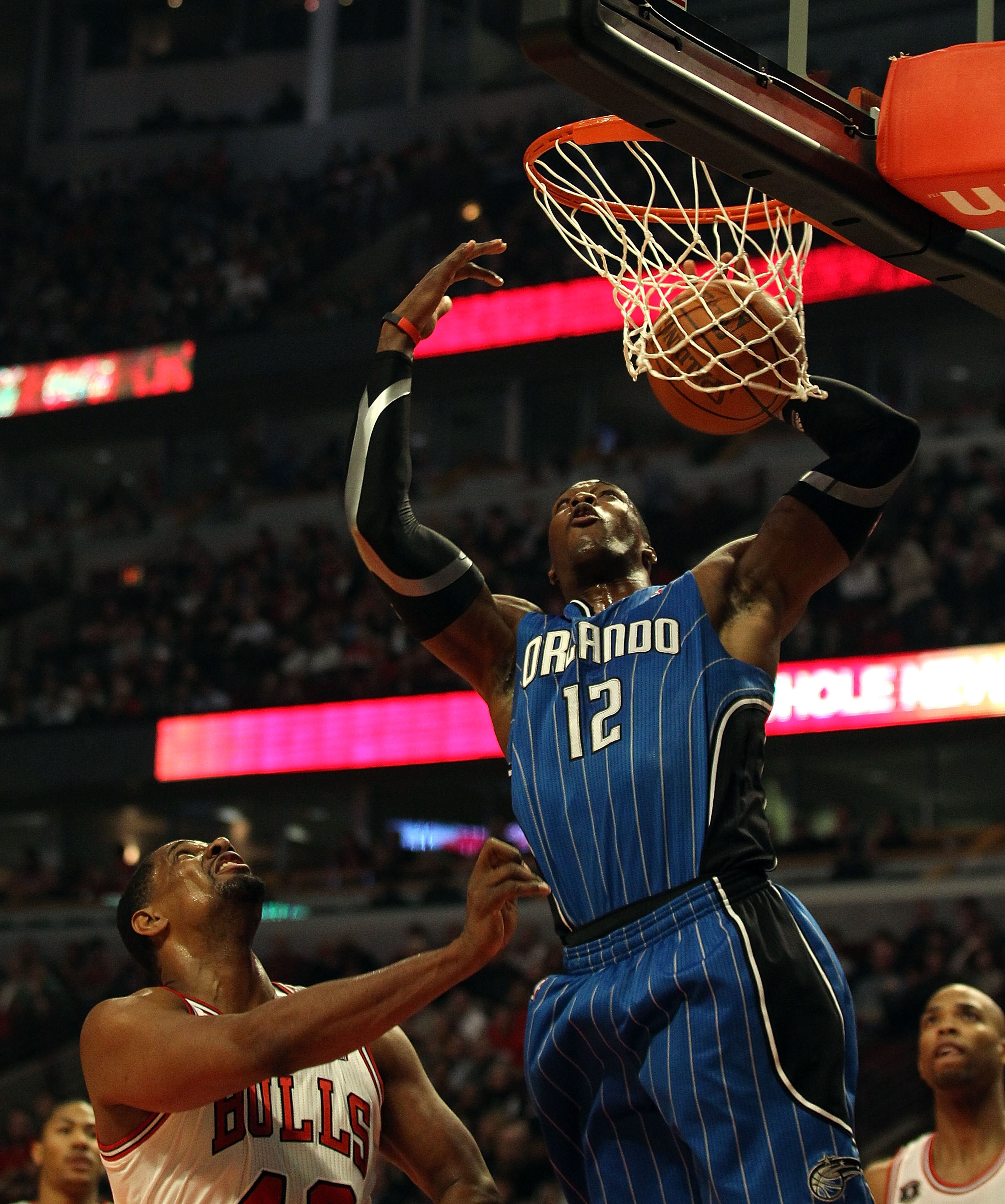CHICAGO, IL - JANUARY 28: Dwight Howard #12 of the Orlando Magic dunks the ball over Kurt Thomas #40 of the Chicago Bulls at the United Center on January 28, 2011 in Chicago, Illinois. NOTE TO USER: User expressly acknowledges and agrees that, by download CHICAGO, IL - JANUARY 28: Dwight Howard #12 of the Orlando Magic dunks the ball over Kurt Thomas #40 of the Chicago Bulls at the United Center on January 28, 2011 in Chicago, Illinois. NOTE TO USER: User expressly acknowledges and agrees that, by download