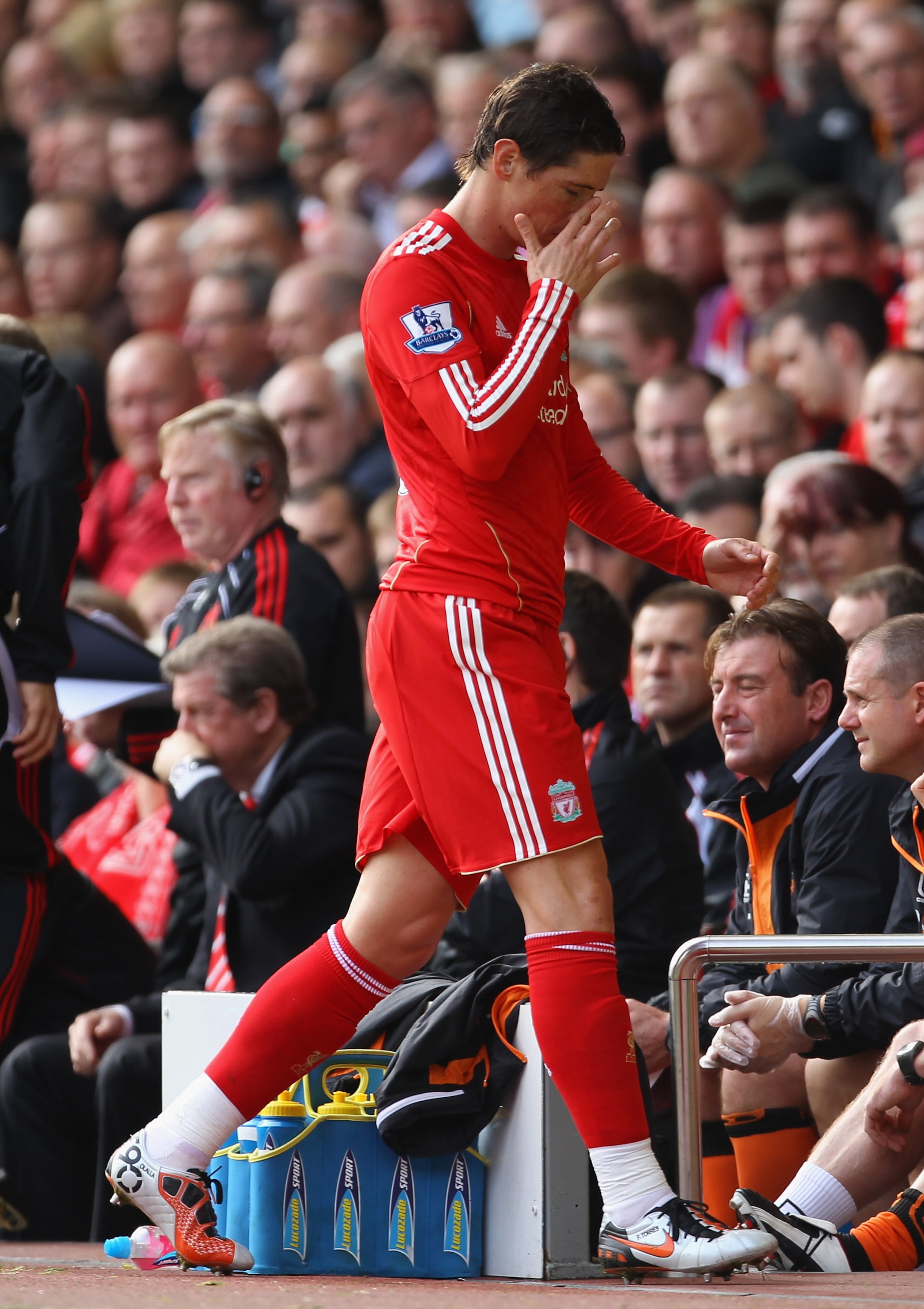 LIVERPOOL, ENGLAND - OCTOBER 03:  Fernando Torres of Liverpool looks dejected as he walks off the pitch following his substitution during the Barclays Premier League match between Liverpool and Blackpool at Anfield on October 3, 2010 in Liverpool, England