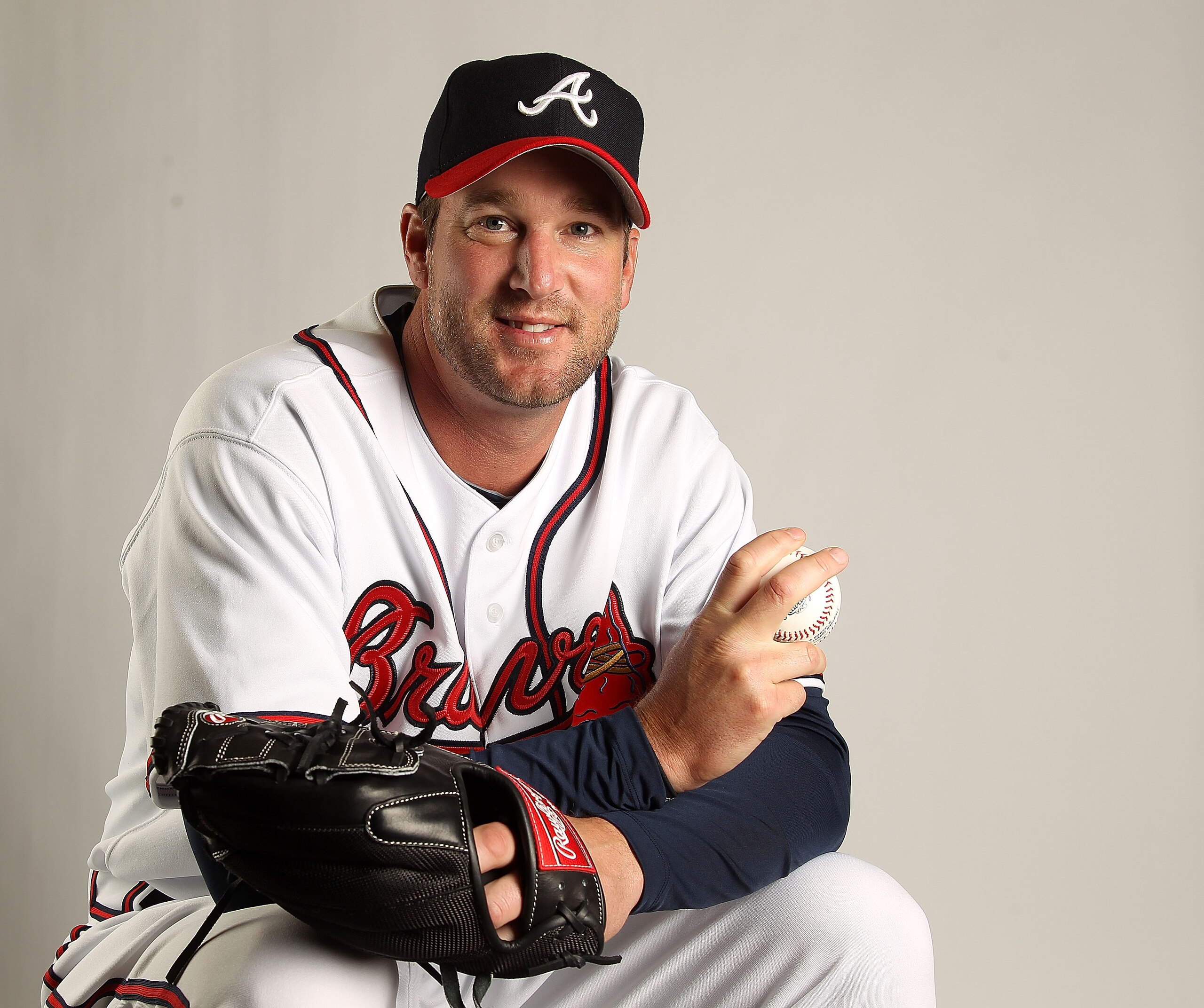 LAKE BUENA VISTA, FL - FEBRUARY 21: Derek Lowe # 32 of the Atlanta Braves during Photo Day at Champion Stadium at ESPN Wide World of Sports of Complex on February 21, 2011 in Lake Buena Vista, Florida. (Photo by Mike Ehrmann/Getty Images) LAKE BUENA VISTA, FL - FEBRUARY 21: Derek Lowe # 32 of the Atlanta Braves during Photo Day at Champion Stadium at ESPN Wide World of Sports of Complex on February 21, 2011 in Lake Buena Vista, Florida. (Photo by Mike Ehrmann/Getty Images)