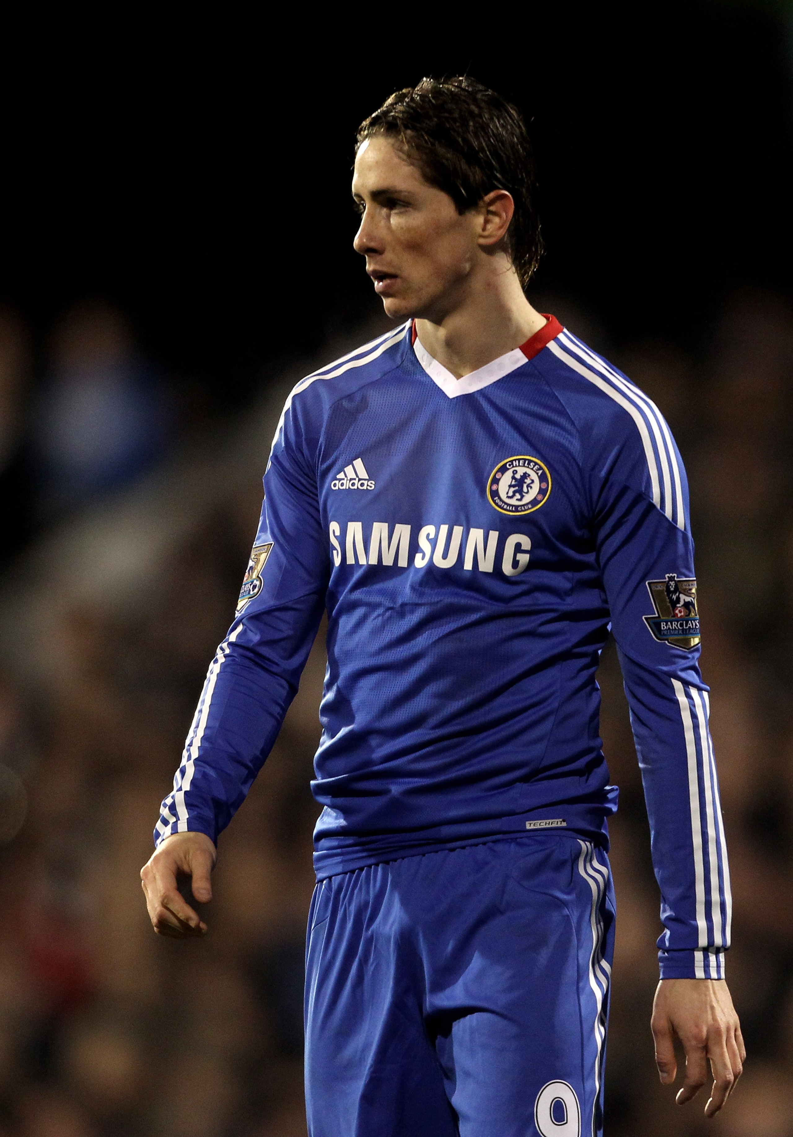 LONDON, ENGLAND - FEBRUARY 14:  Fernando Torres of Chelsea looks on during the Barclays Premier League match between Fulham and Chelsea at Craven Cottage on February 14, 2011 in London, England.  (Photo by Scott Heavey/Getty Images)