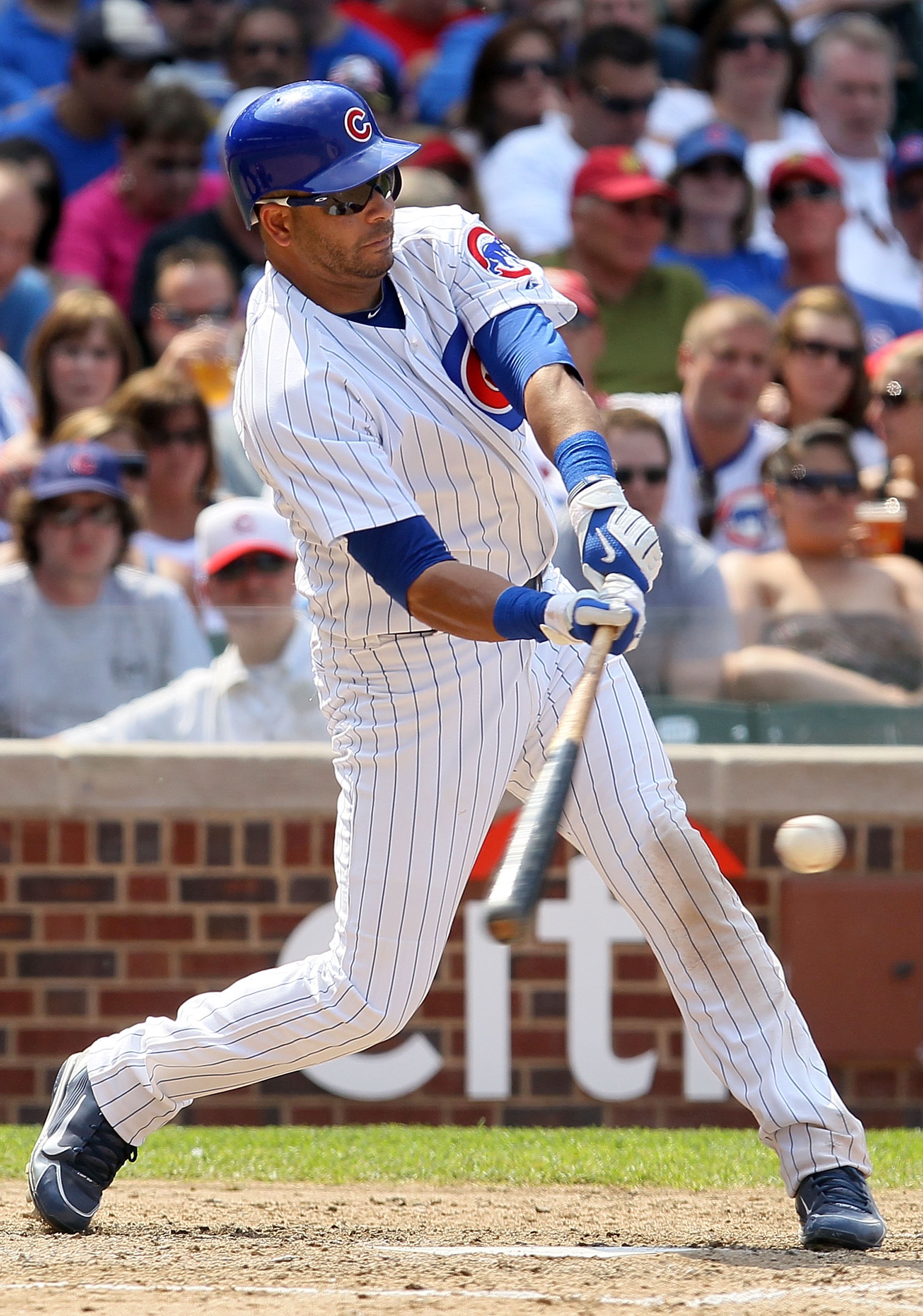 Former Cubs Geovany Soto & Aramis Ramírez Return to Wrigley Field, Throw  First Pitch While Mic'd Up 