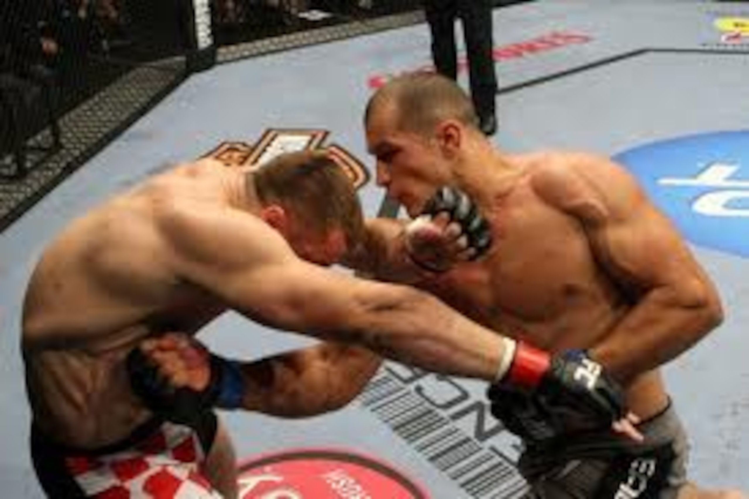 Junior dos Santos delivering a wicked body shot to Cro Cop