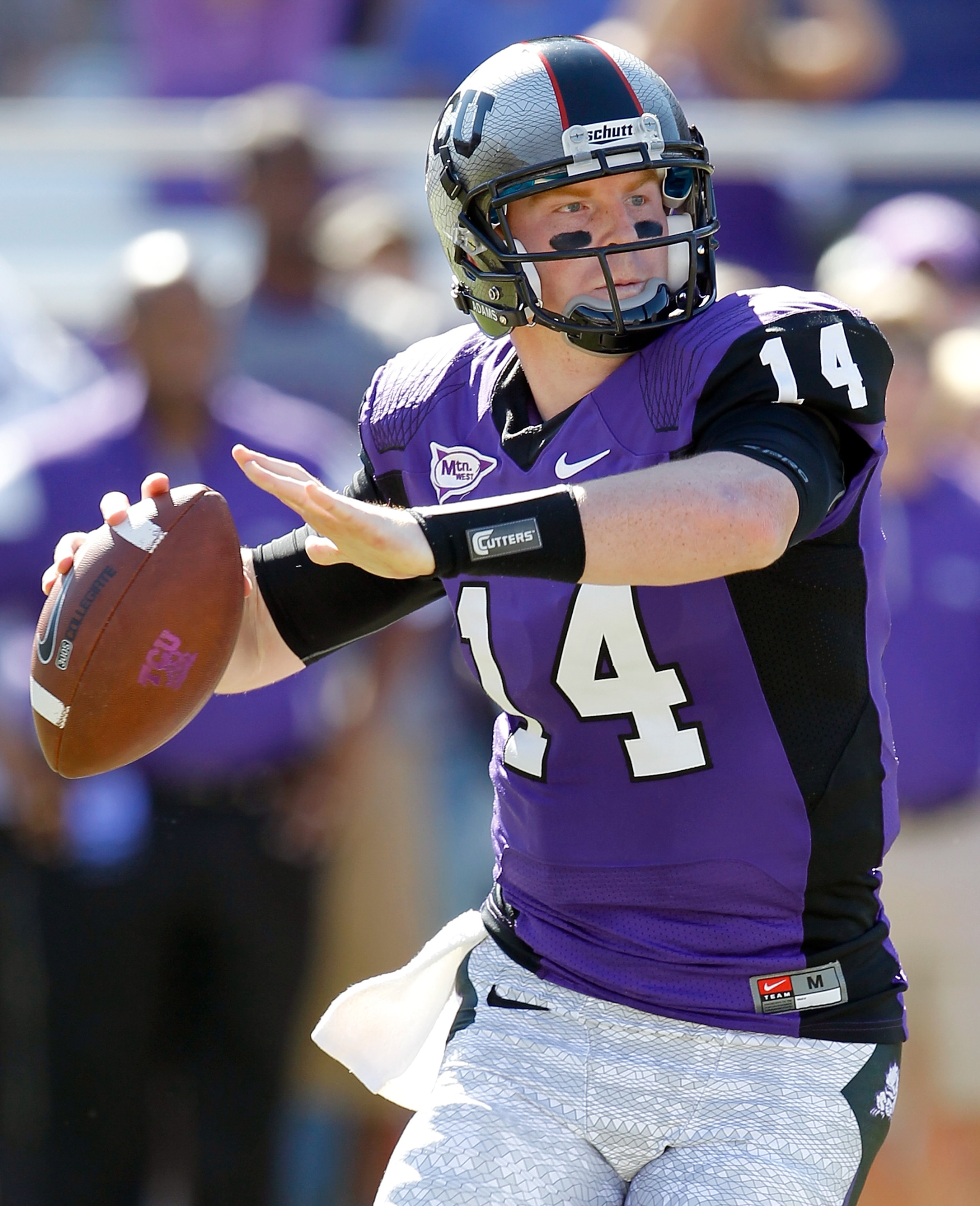 FORT WORTH, TX - OCTOBER 16:  Quarterback Andy Dalton #14 of the TCU Horned Frogs looks for a receiver against the BYU Cougars at Amon G. Carter Stadium on October 16, 2010 in Fort Worth, Texas.  (Photo by Tom Pennington/Getty Images)