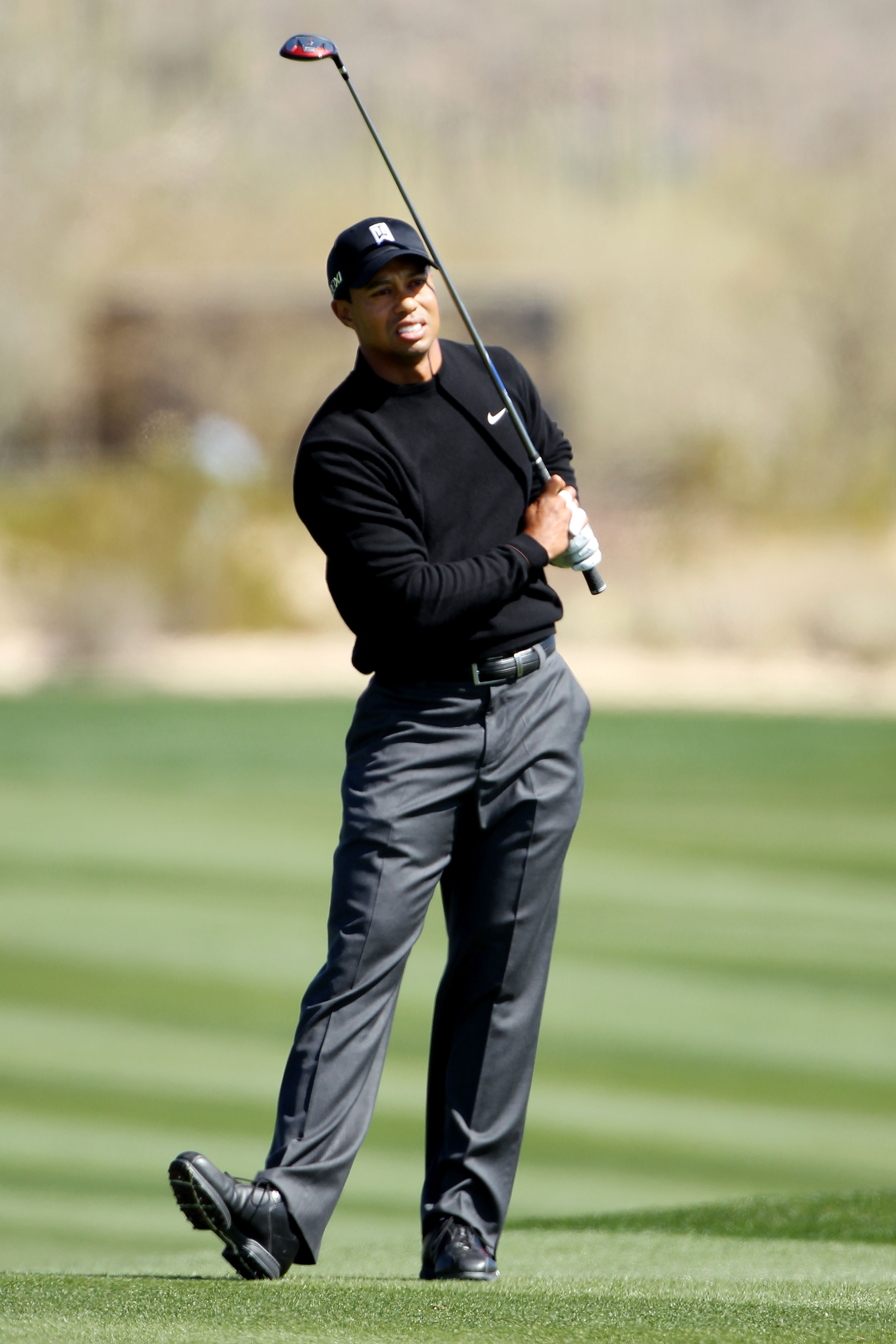 MARANA, AZ - FEBRUARY 23:  Tiger Woods watches his approach shot on the second hole during the first round of the Accenture Match Play Championship at the Ritz-Carlton Golf Club on February 23, 2011 in Marana, Arizona.  (Photo by Andy Lyons/Getty Images)