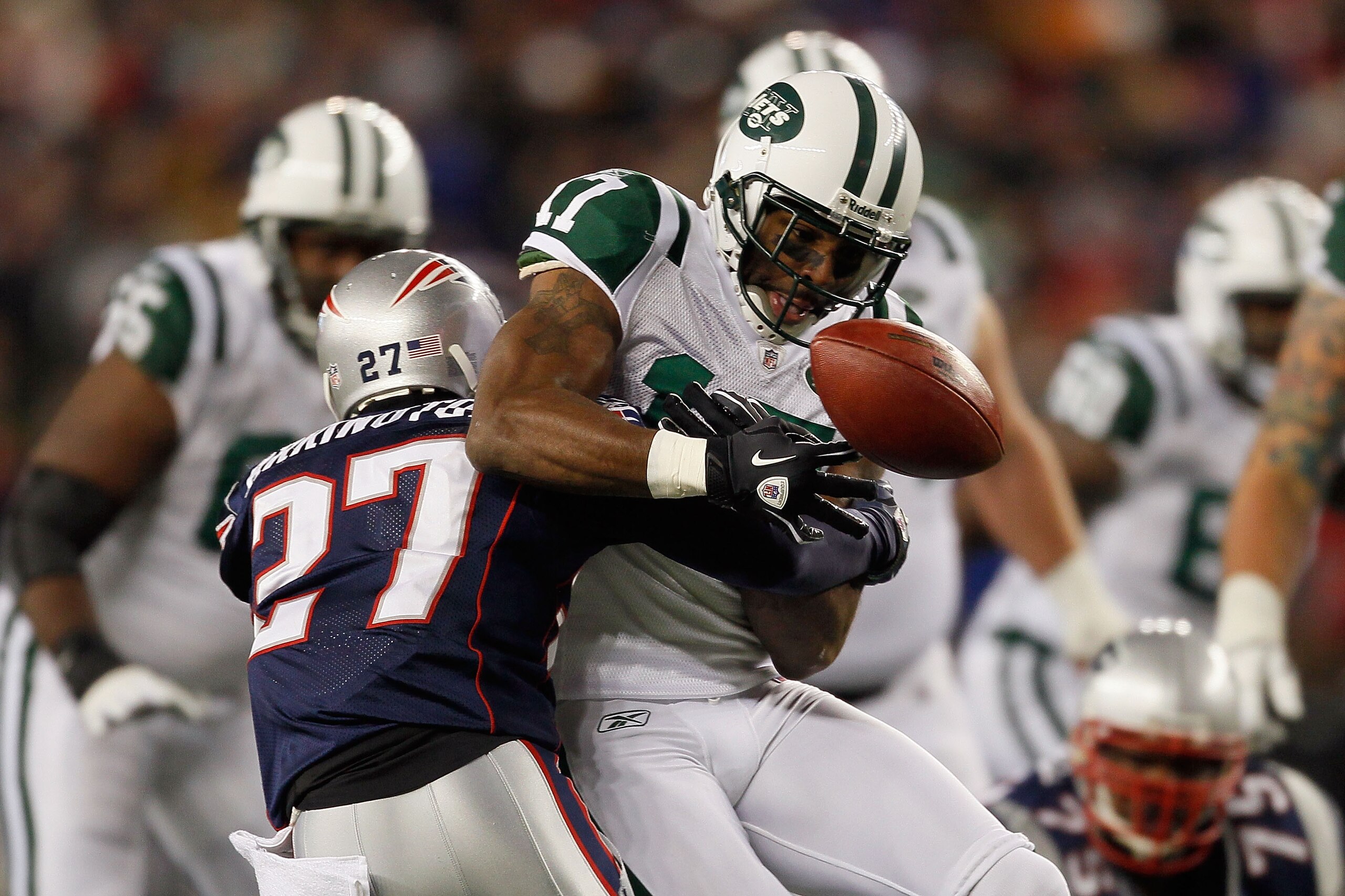 FOXBORO, MA - DECEMBER 06: Kyle Arrington #27 of the New England Patriots breaks up a pass intended for Braylon Edwards #17 of the New York Jets in the first half at Gillette Stadium on December 6, 2010 in Foxboro, Massachusetts. (Photo by Jim Rogash/Ge FOXBORO, MA - DECEMBER 06: Kyle Arrington #27 of the New England Patriots breaks up a pass intended for Braylon Edwards #17 of the New York Jets in the first half at Gillette Stadium on December 6, 2010 in Foxboro, Massachusetts. (Photo by Jim Rogash/Ge