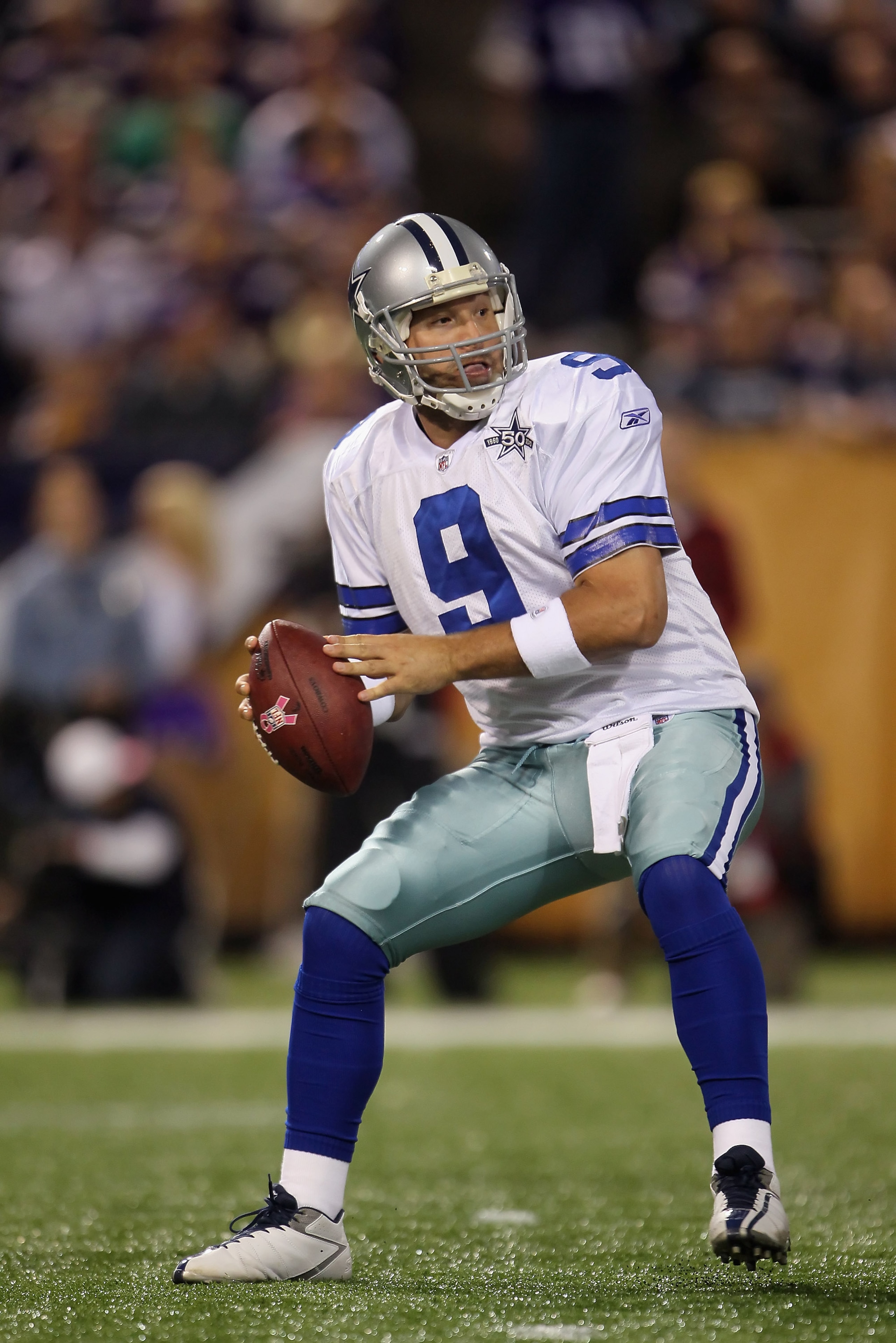 MINNEAPOLIS - OCTOBER 17:  Quarterback Tony Romo #9 of the Dallas Cowboys drops back to pass against the Minnesota Vikings at Mall of America Field on October 17, 2010 in Minneapolis, Minnesota.  (Photo by Jeff Gross/Getty Images)
