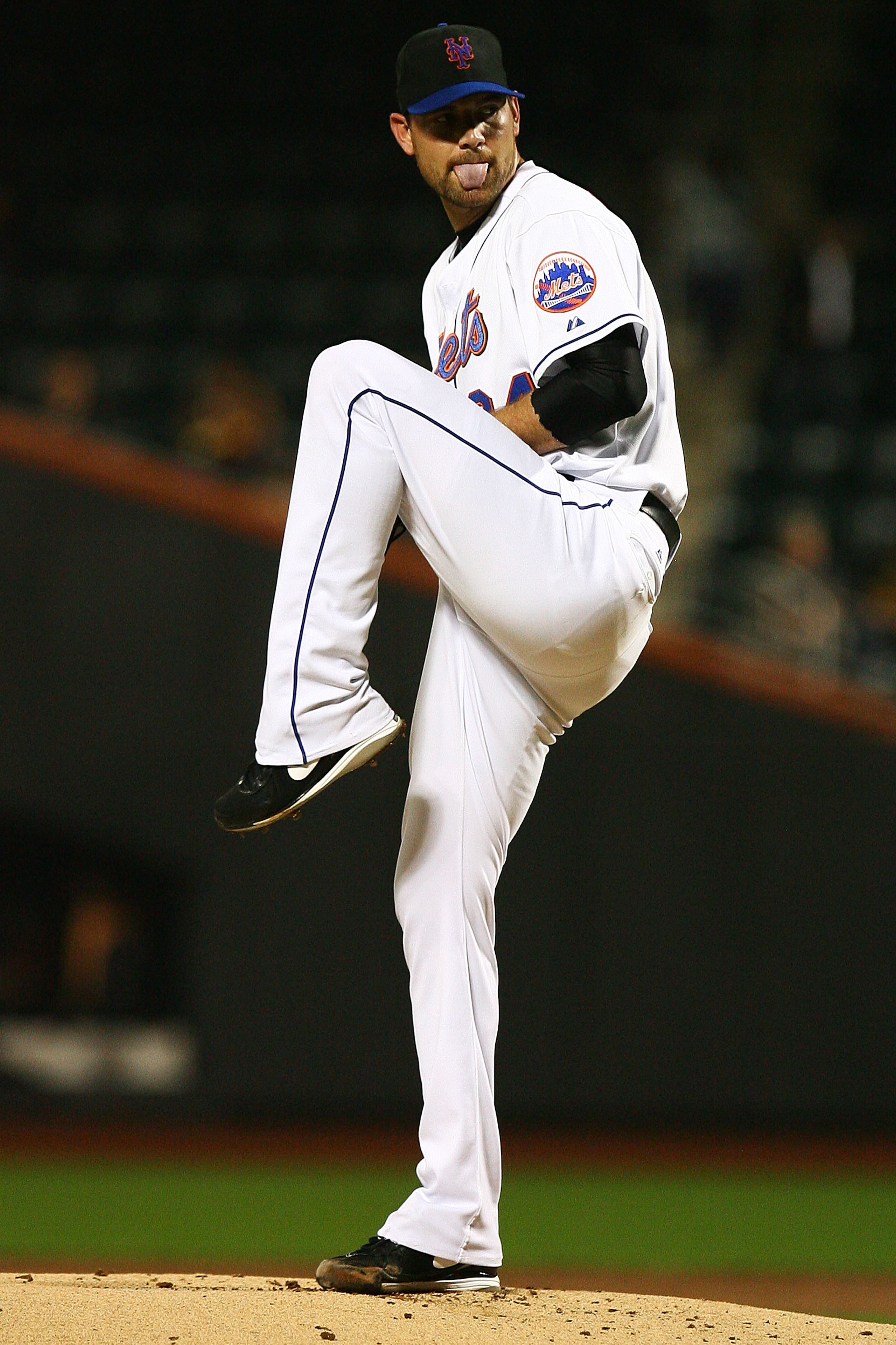 NEW YORK - SEPTEMBER 28:  Mike Pelfrey #34 of the New York Mets pitches against the Milwaukee Brewers on September 28, 2010 at Citi Field in the Flushing neighborhood of the Queens borough of New York City.  (Photo by Andrew Burton/Getty Images)