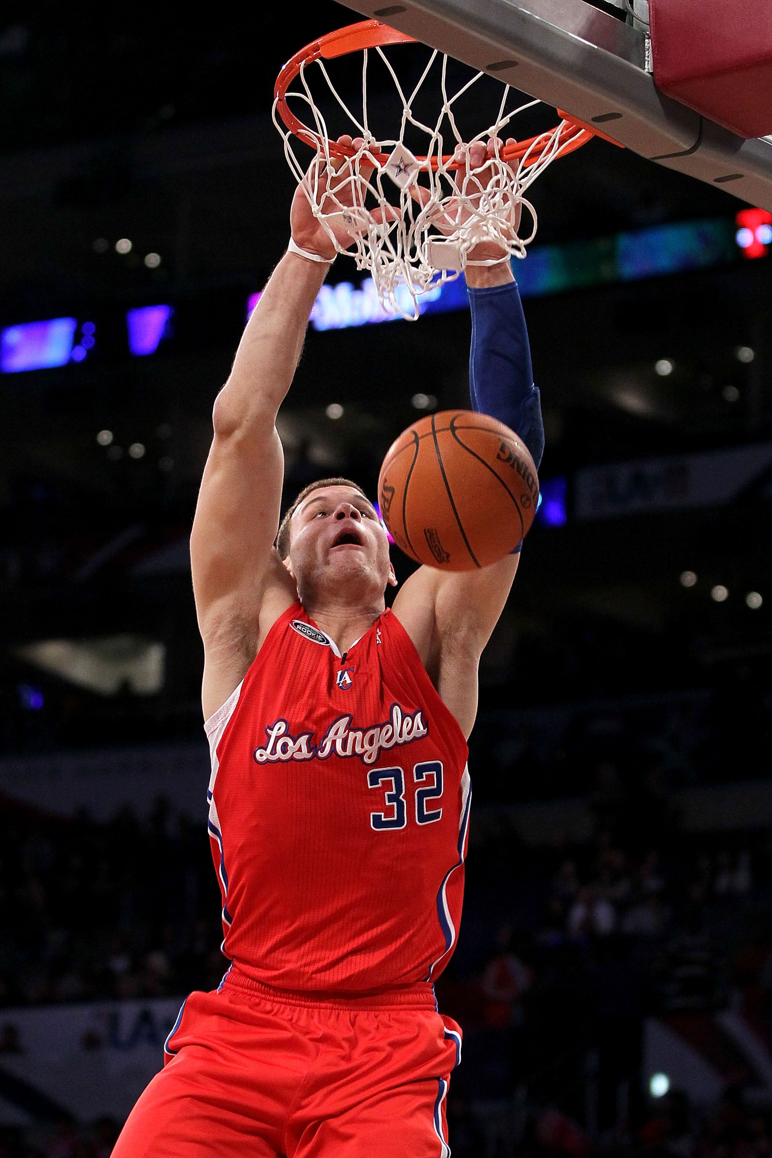 LOS ANGELES, CA - FEBRUARY 18: Blake Griffin #32 of the Los Angeles Clippers and the Rookie Team dunks the ball in the first half against the Sophomore Team during the T-Mobile Rookie Challenge and Youth Jam at Staples Center on February 18, 2011 in Los LOS ANGELES, CA - FEBRUARY 18: Blake Griffin #32 of the Los Angeles Clippers and the Rookie Team dunks the ball in the first half against the Sophomore Team during the T-Mobile Rookie Challenge and Youth Jam at Staples Center on February 18, 2011 in Los