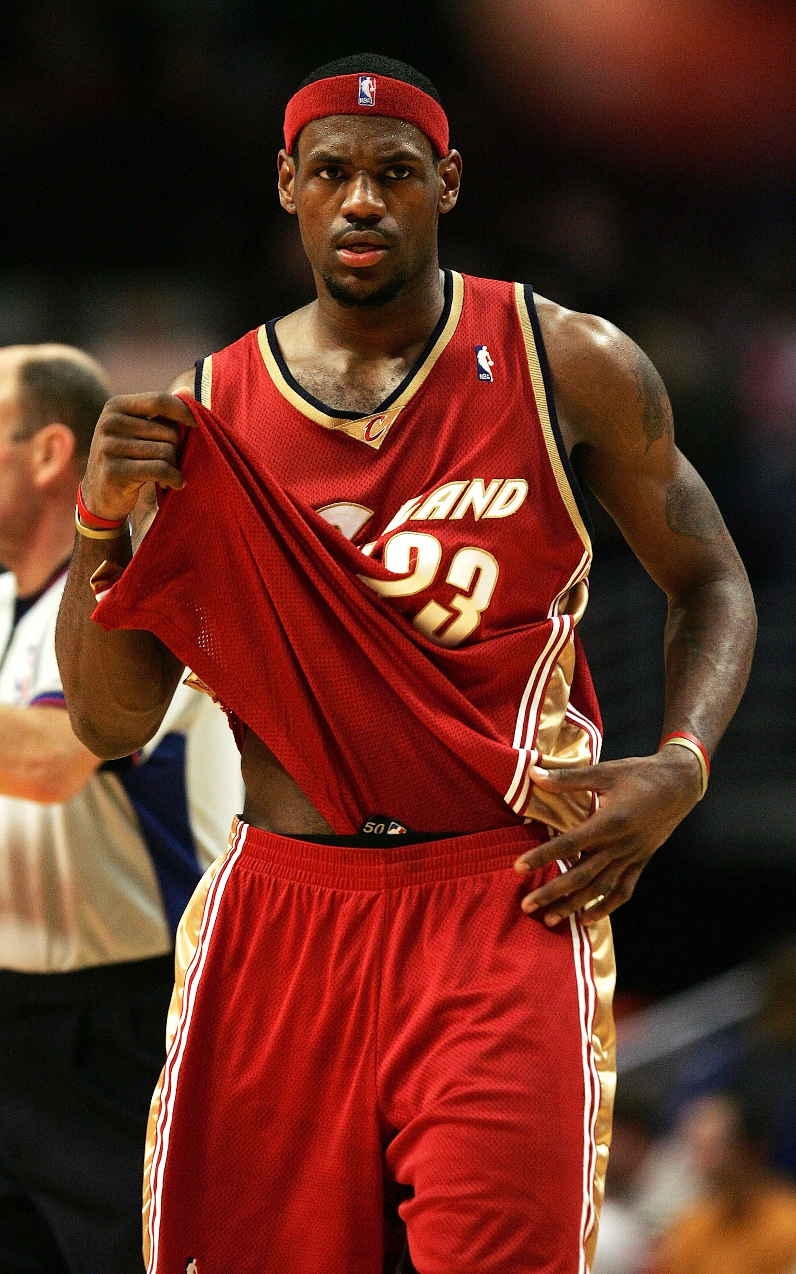 CHICAGO - DECEMBER 22: LeBron James #23 of the Cleveland Cavaliers pulls out his jersey as he walks off the court following a Cavalier win over the Chicago Bulls on December 22, 2005 at the United Center in Chicago, Illinois. The Cavaliers defeated the B CHICAGO - DECEMBER 22: LeBron James #23 of the Cleveland Cavaliers pulls out his jersey as he walks off the court following a Cavalier win over the Chicago Bulls on December 22, 2005 at the United Center in Chicago, Illinois. The Cavaliers defeated the B