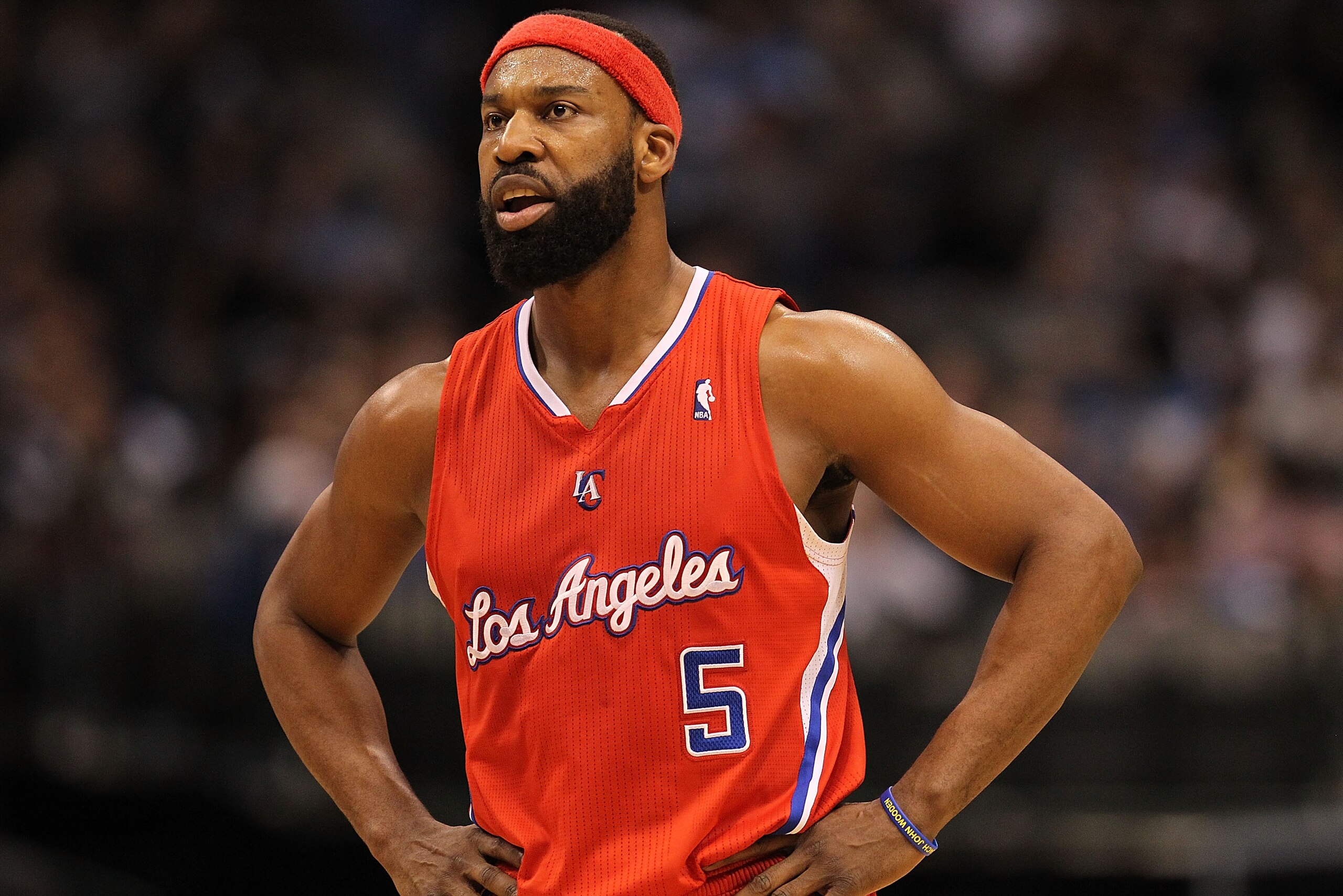 DALLAS, TX - JANUARY 25:  Baron Davis #5 of the Los Angeles Clippers at American Airlines Center on January 25, 2011 in Dallas, Texas.  NOTE TO USER: User expressly acknowledges and agrees that, by downloading and or using this photograph, User is consent