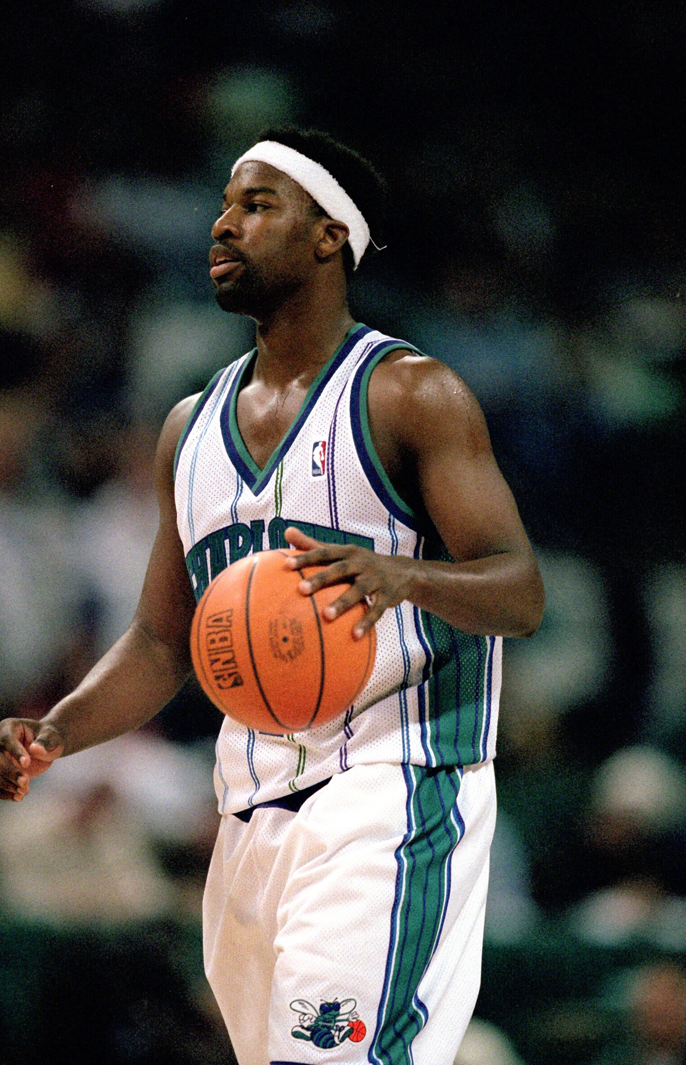 1 Nov 2000:  Baron Davis #1 of the Charlotte Hornets dribbles the ball on the court during the game against the Washington Wizards at the Charlotte Coliseum in Charlotte, North Carolina. The Wizards defeated the Hornets 95-77. NOTE TO USER: It is expressl