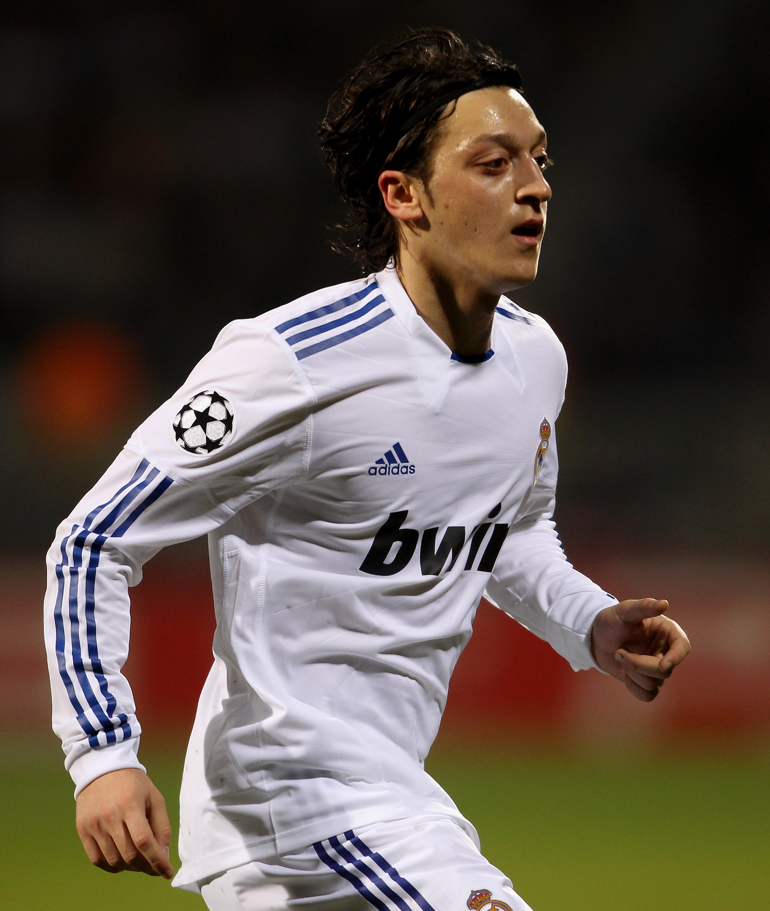 LYON, FRANCE - FEBRUARY 22: Mesut Ozil of Real Madrid during the Champions League match between Lyon and Real Madrid at Stade Gerland on February 22, 2011 in Lyon, France. (Photo by Scott Heavey/Getty Images) LYON, FRANCE - FEBRUARY 22: Mesut Ozil of Real Madrid during the Champions League match between Lyon and Real Madrid at Stade Gerland on February 22, 2011 in Lyon, France. (Photo by Scott Heavey/Getty Images)