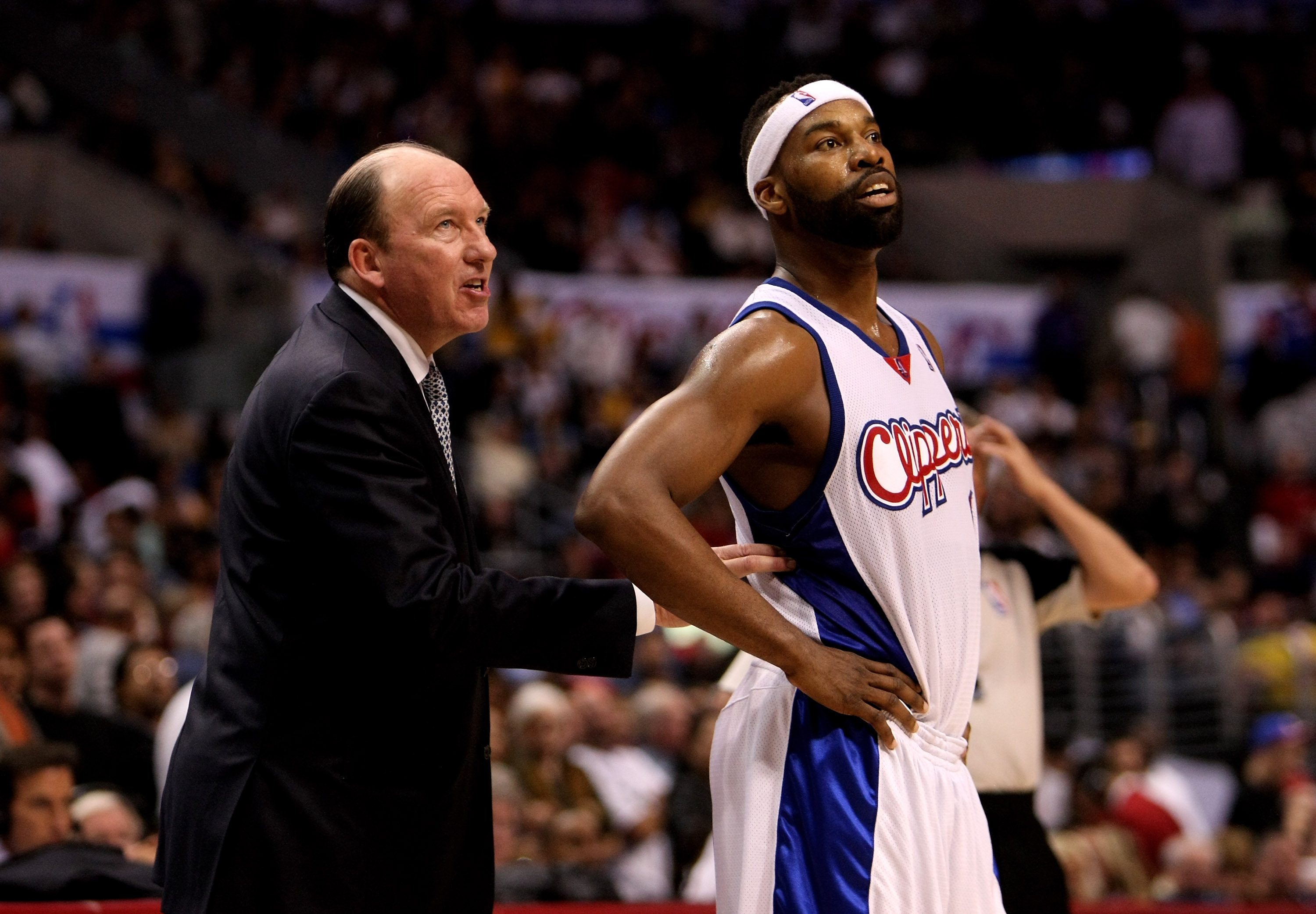 LOS ANGELES, CA - JANUARY 06:  Baron Davis #1 and head coach Mike Dunleavy of the Los Angeles Clippers confer during the game with the Los Angeles Lakers on January 6, 2010 at Staples Center in Los Angeles, California.  The Clippers won 102-91.   NOTE TO