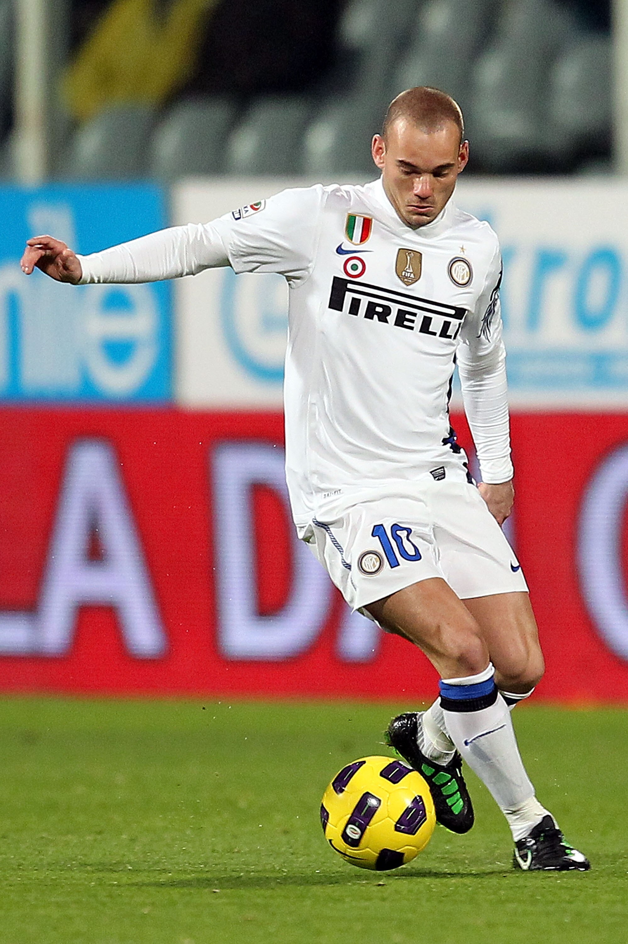 FLORENCE, ITALY - FEBRUARY 16: Wesley Sneijder of FC Internazionale Milano in action during the Serie A match between ACF Fiorentina and FC Internazionale Milano at Stadio Artemio Franchi on February 16, 2011 in Florence, Italy.  (Photo by Gabriele Maltin