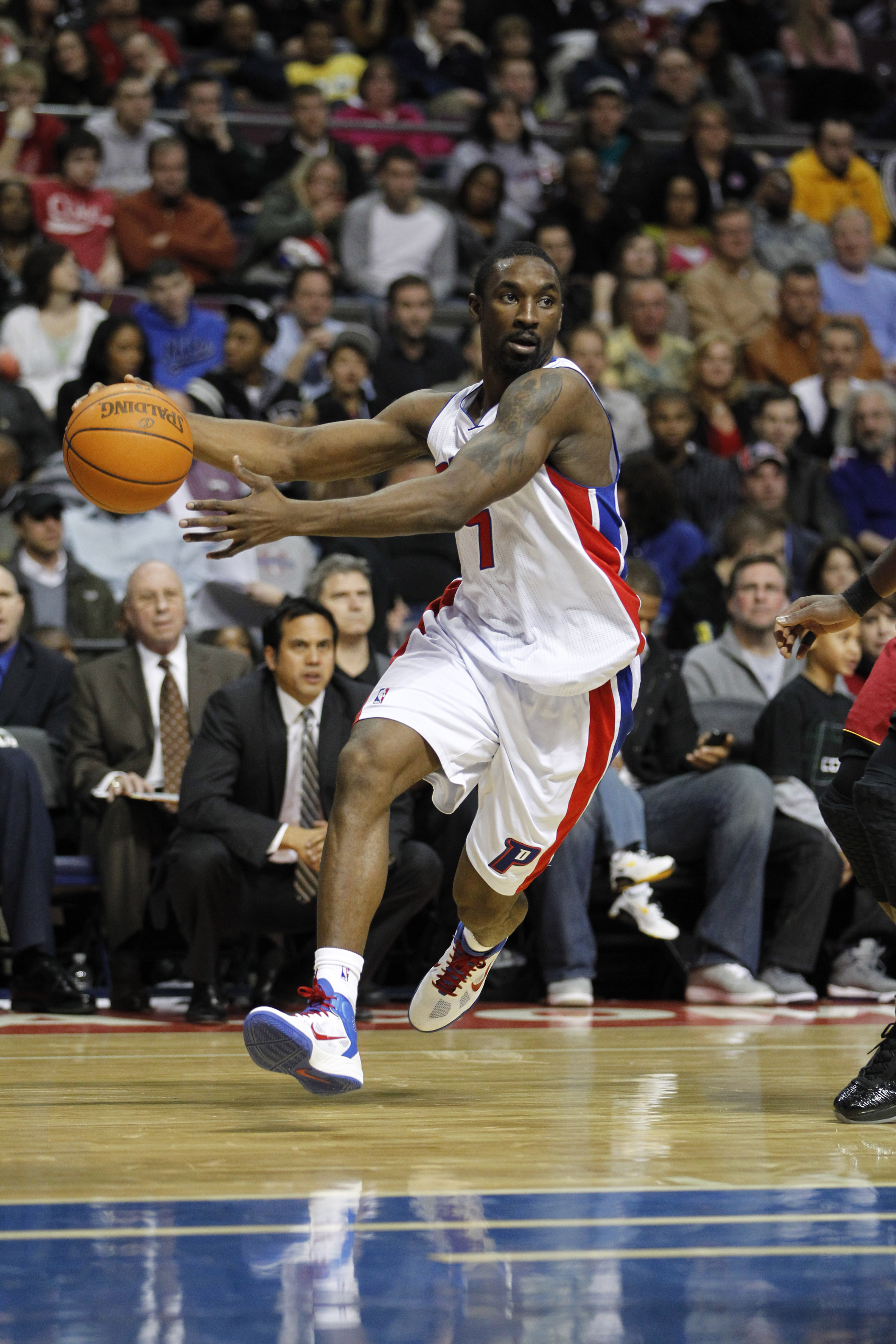 AUBURN HILLS, MI - FEBRUARY 11: Ben Gordon #7 of the Detroit Pistons drives to the basket while playing the Miami Heat at The Palace of Auburn Hills on February 11, 2011 in Auburn Hills, Michigan. Miami won the game 106-92.  (Photo by Gregory Shamus/Getty