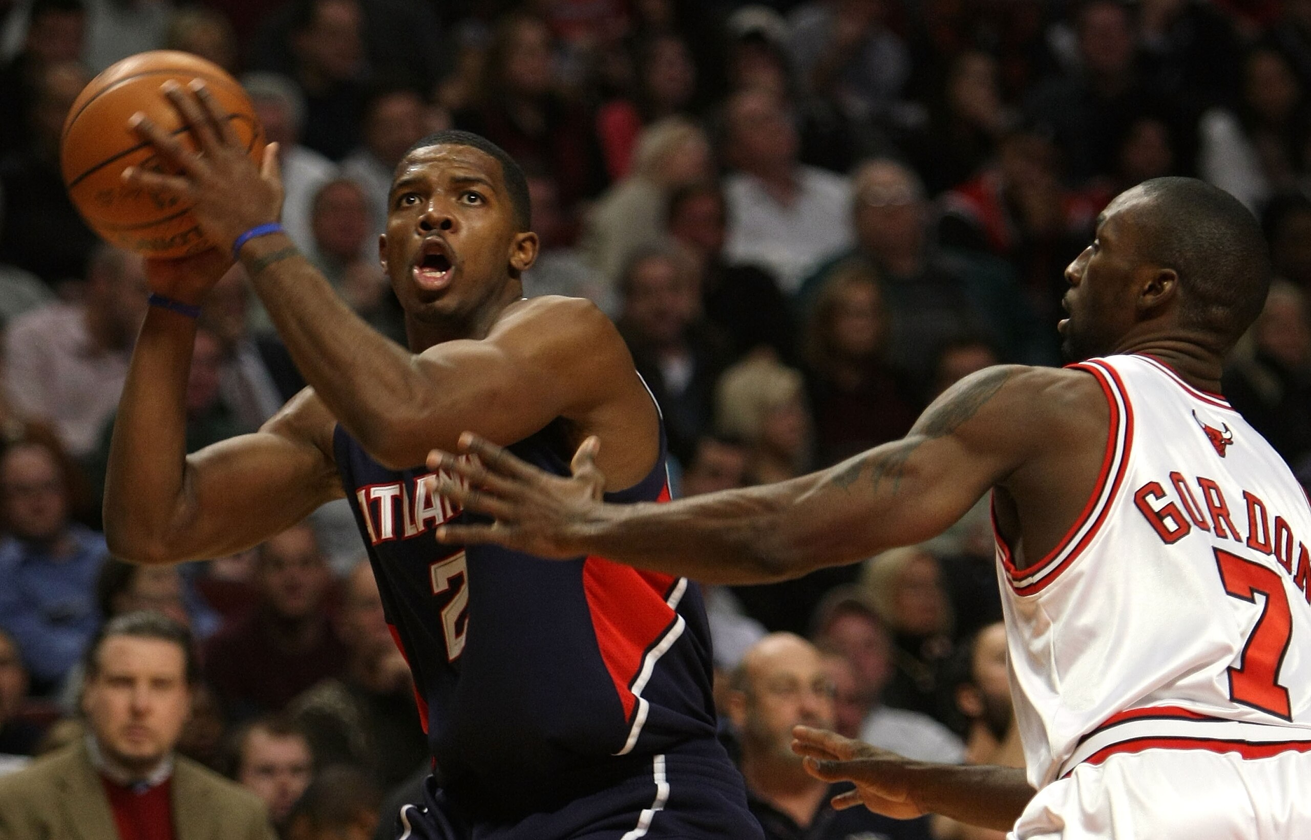 CHICAGO - NOVEMBER 27:  Joe Johnson #2 of the Atlanta Hawks looks to shoot against Ben Gordon #7 of the Chicago Bulls at the United Center on November 27, 2007 in Chicago, Illinois.  NOTE TO USER: User expressly acknowledges and agrees that, by downloadin