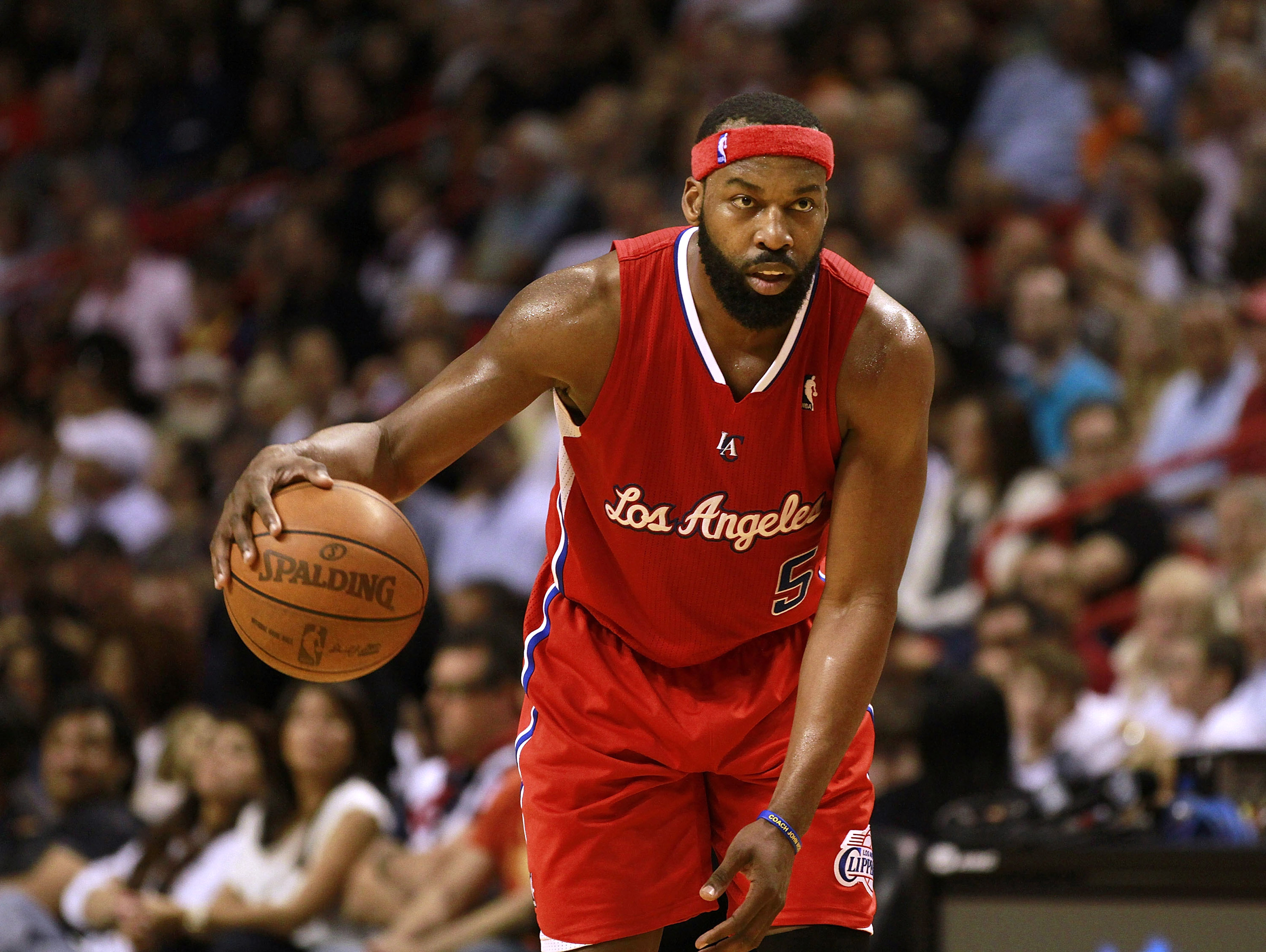 MIAMI, FL - FEBRUARY 06: Guard Baron Davis of the Los Angeles Clippers drives against the Miami Heat at American Airlines Arena on February 6, 2011 in Miami, Florida. The Heat defeated the Clippers 97-79. NOTE TO USER: User expressly acknowledges and agre