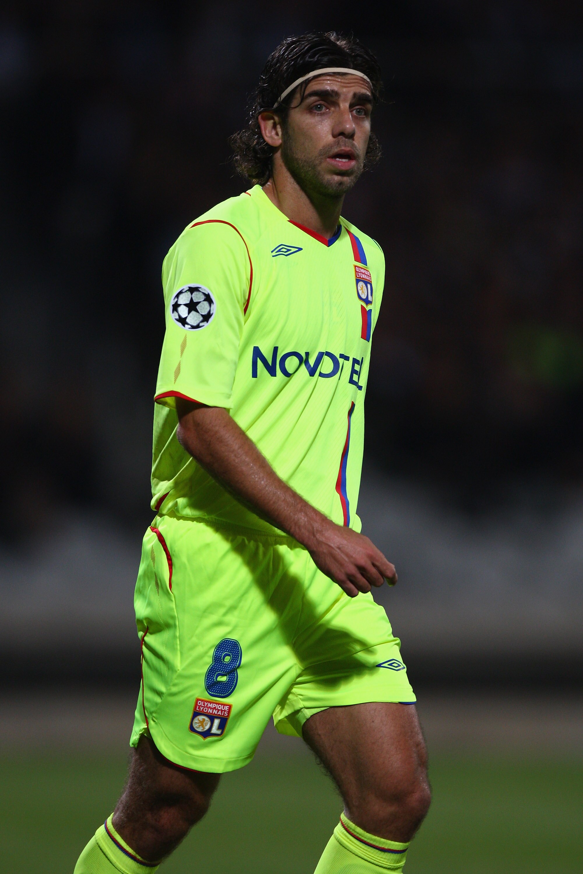 LYON, FRANCE - SEPTEMBER 17:  Juninho of Lyon during the UEFA Champions League Group F match between Lyon and Fiorentina at the Stade de Gerland on September 17, 2008 in Lyon, France.  (Photo by Michael Steele/Getty Images)