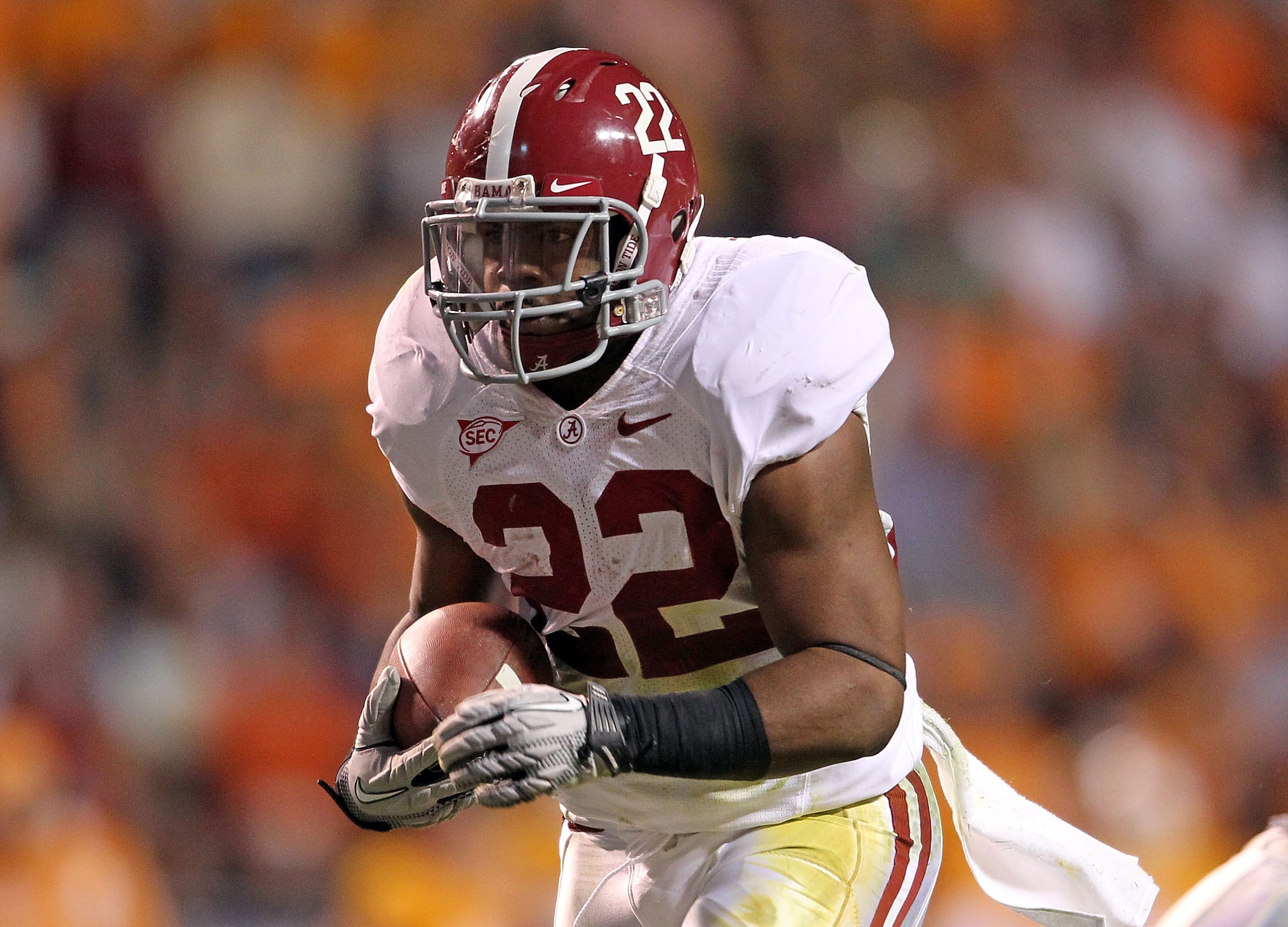 KNOXVILLE, TN - OCTOBER 23:  Mark Ingram #22 of the Alabama Crimson Tide runs with the ball during the SEC game against the Tennessee Volunteers at Neyland Stadium on October 23, 2010 in Knoxville, Tennessee.  (Photo by Andy Lyons/Getty Images)