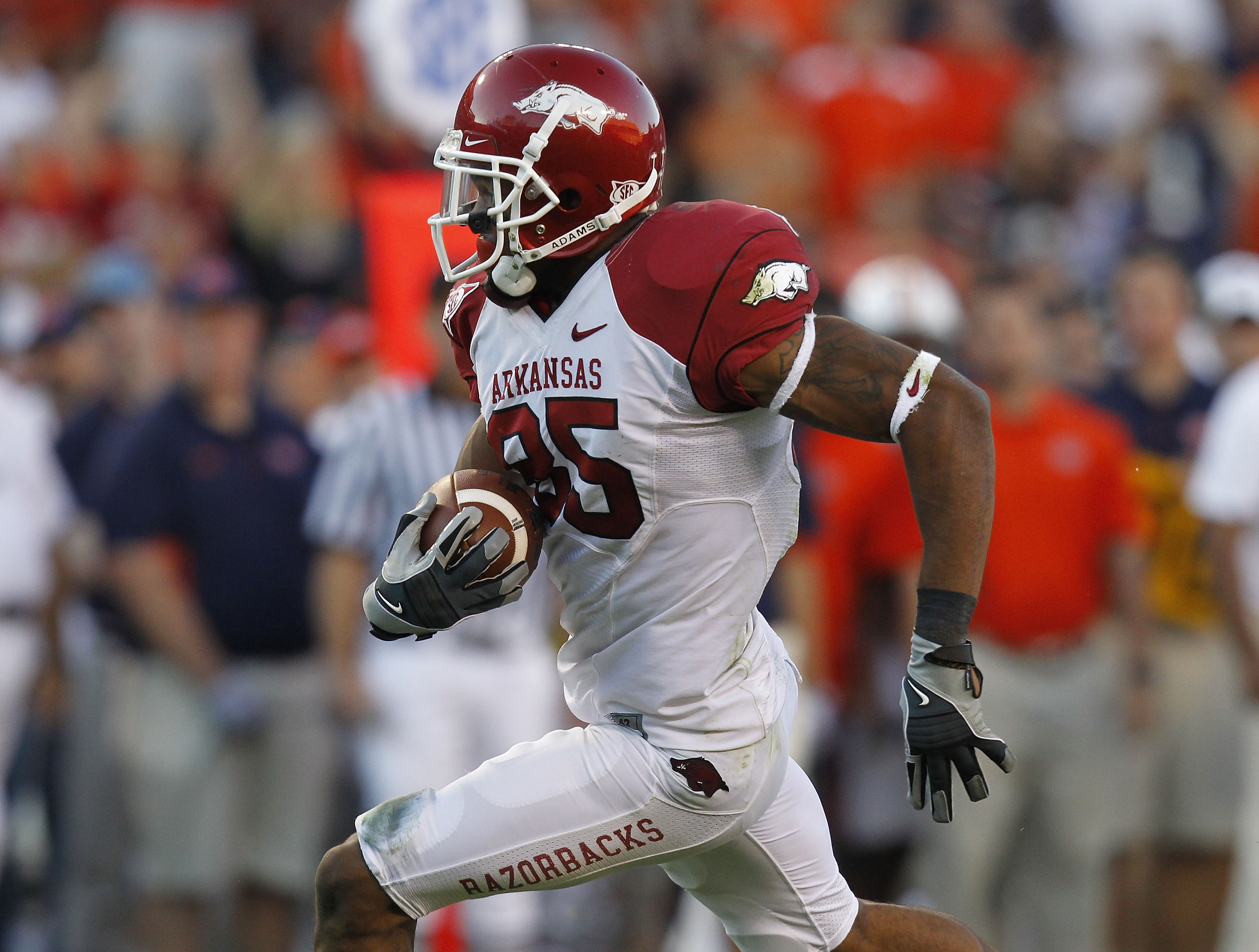 AUBURN - OCTOBER 16:  Wide receiver Greg Childs #85 of the Arkansas Razorbacks makes a reception and runs for a touchdown in the fourth quarter during the game against the Auburn Tigers at Jordan-Hare Stadium on October 16, 2010 in Auburn, Alabama.  The T