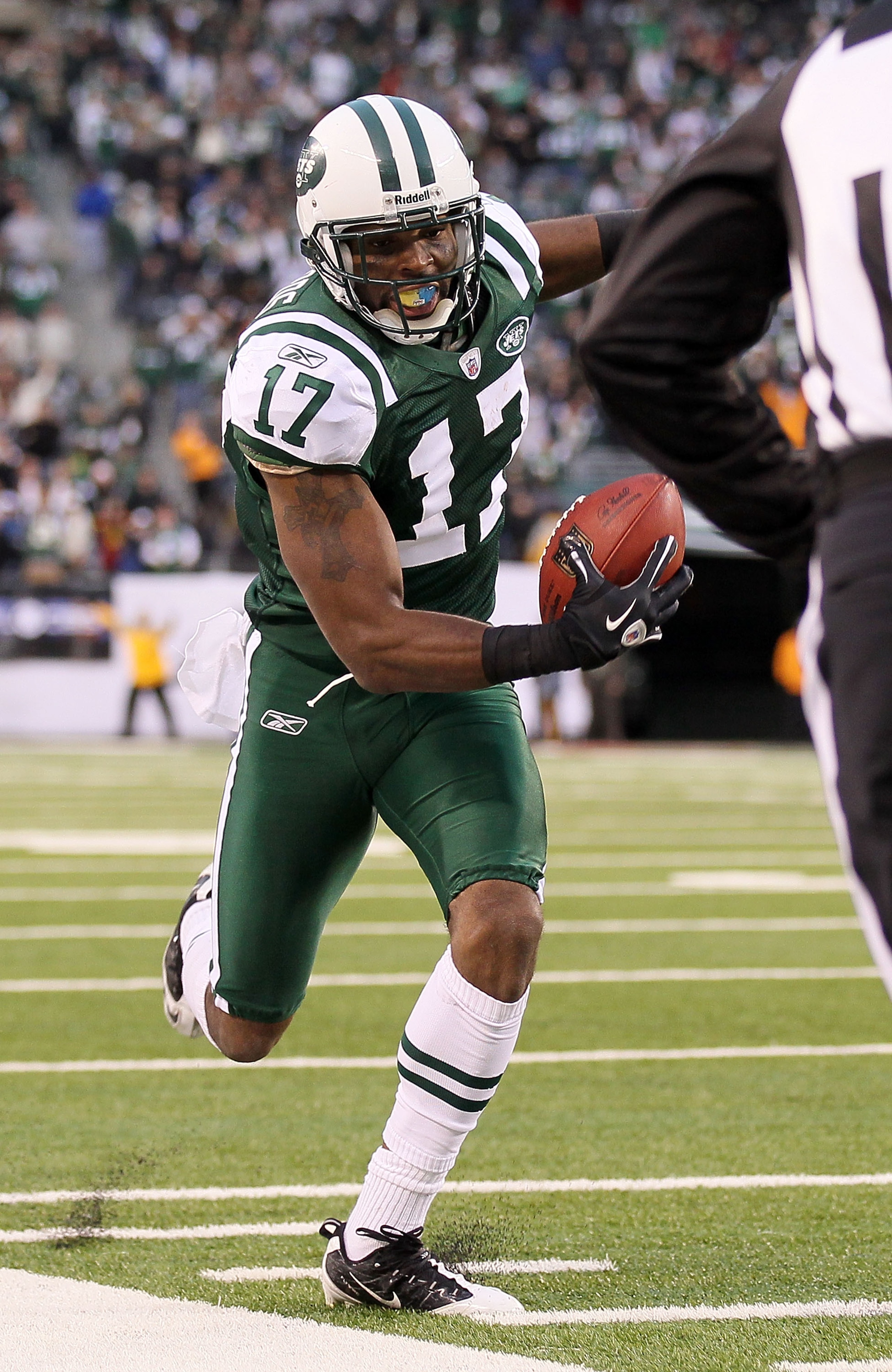 EAST RUTHERFORD, NJ - NOVEMBER 21: Braylon Edwards #17 of the New York Jets makes a long reception late in the game against the Houston Texans on November 21, 2010 at the New Meadowlands Stadium in East Rutherford, New Jersey. The Jets defeated the Texans
